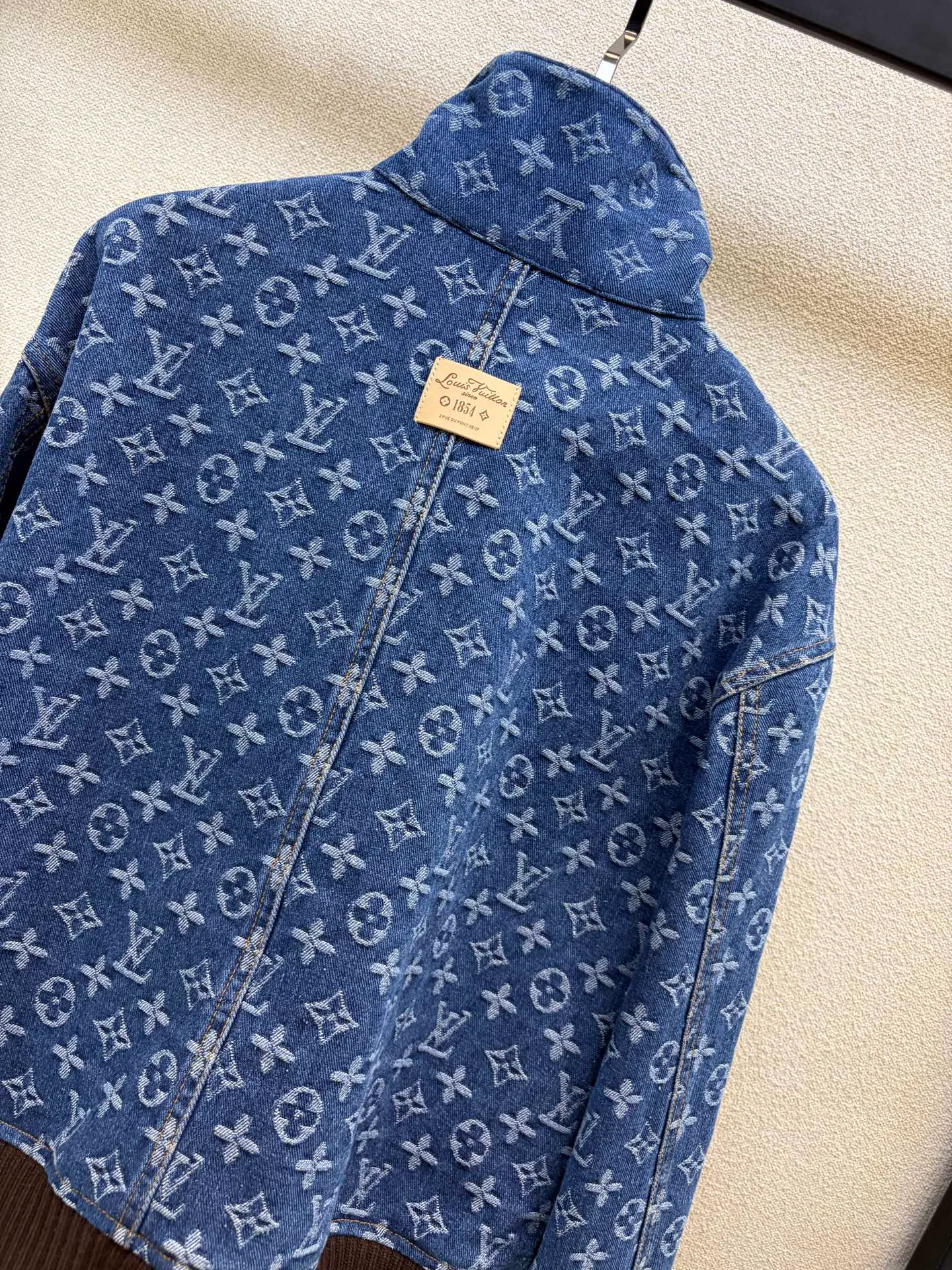 Куртки И Пуховики Женские Louis Vuitton 18506574