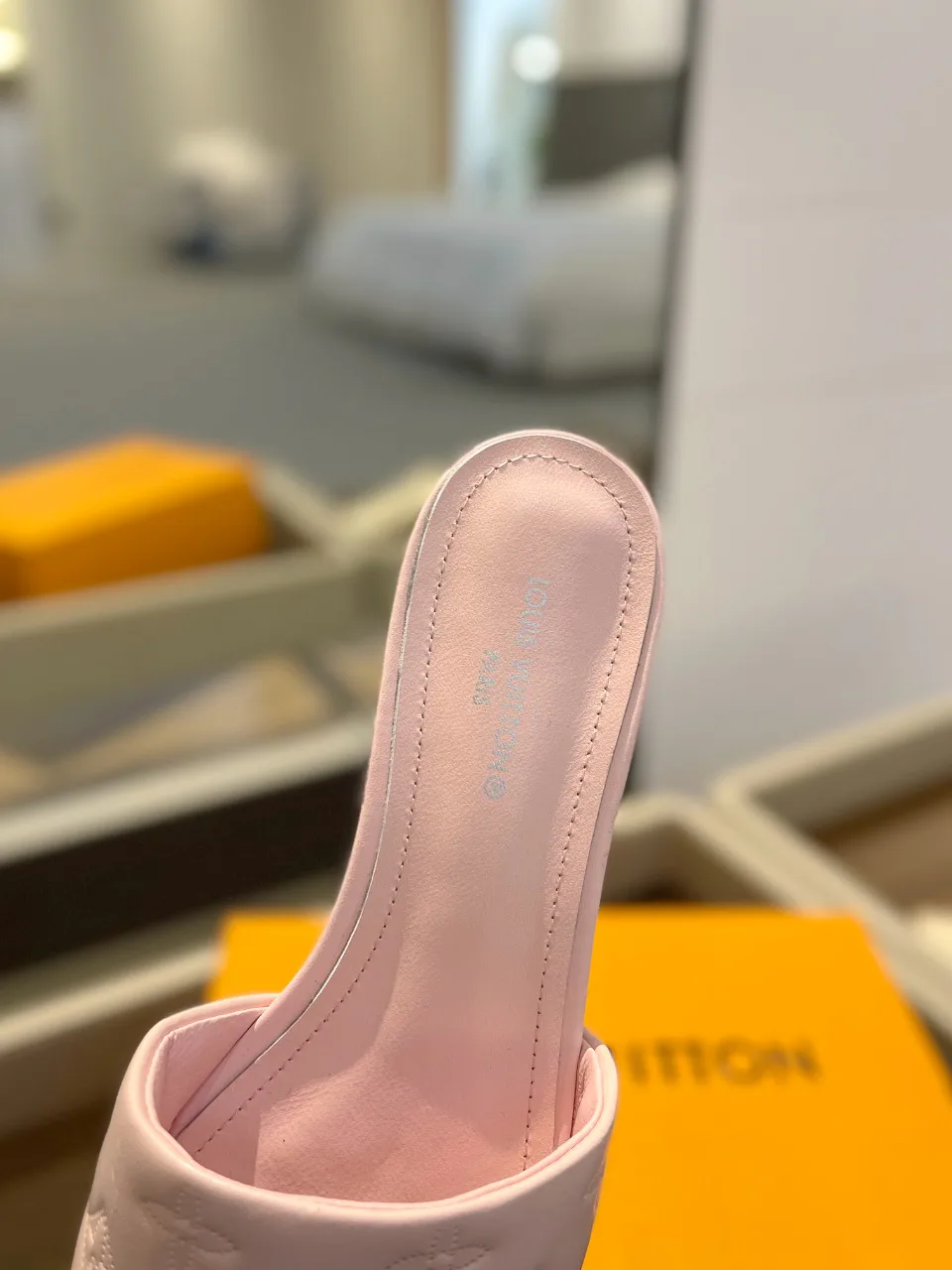 Шлепанцы Женские Louis Vuitton 22061