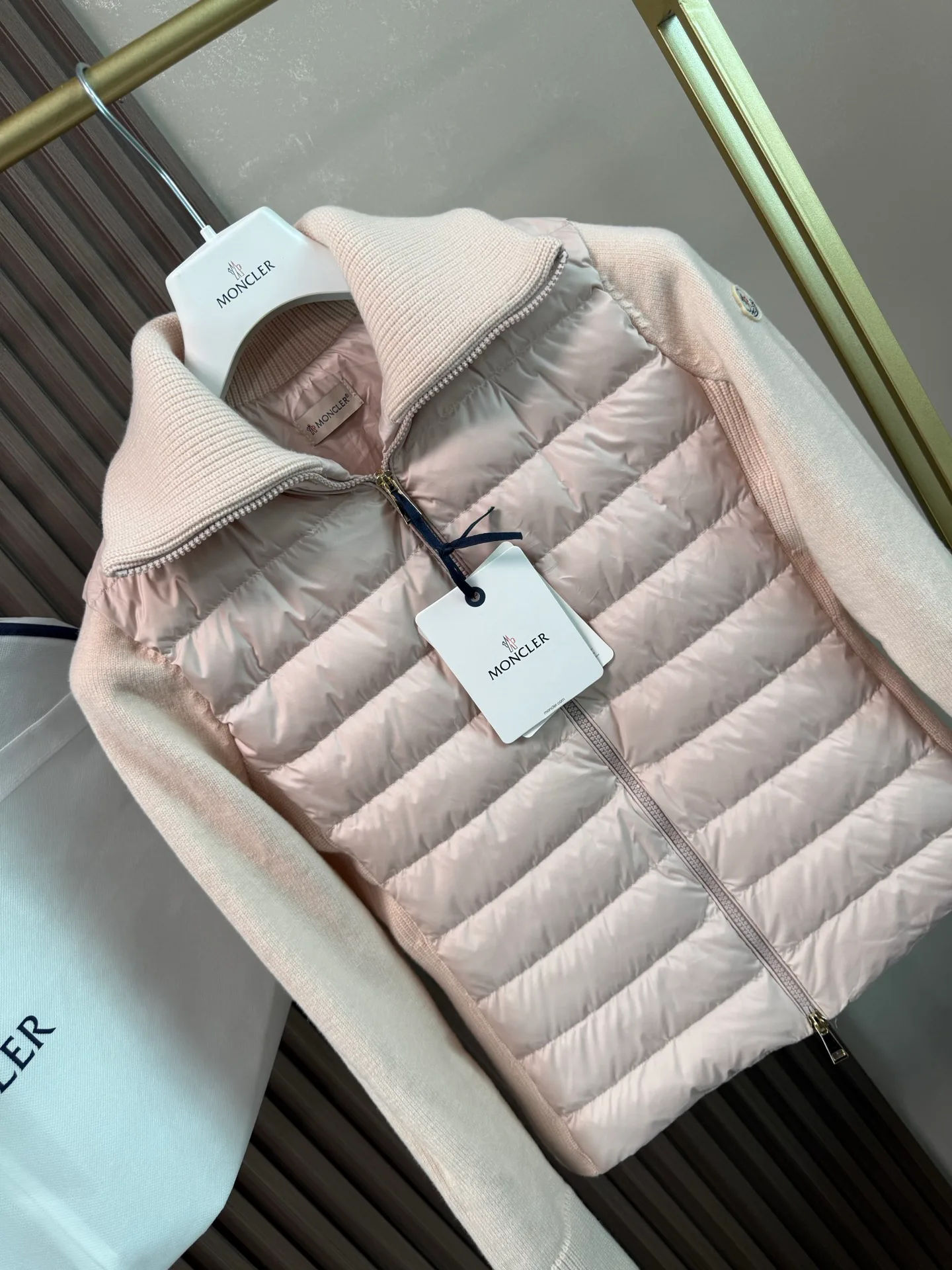 Куртки И Пуховики Женские Moncler 1216056