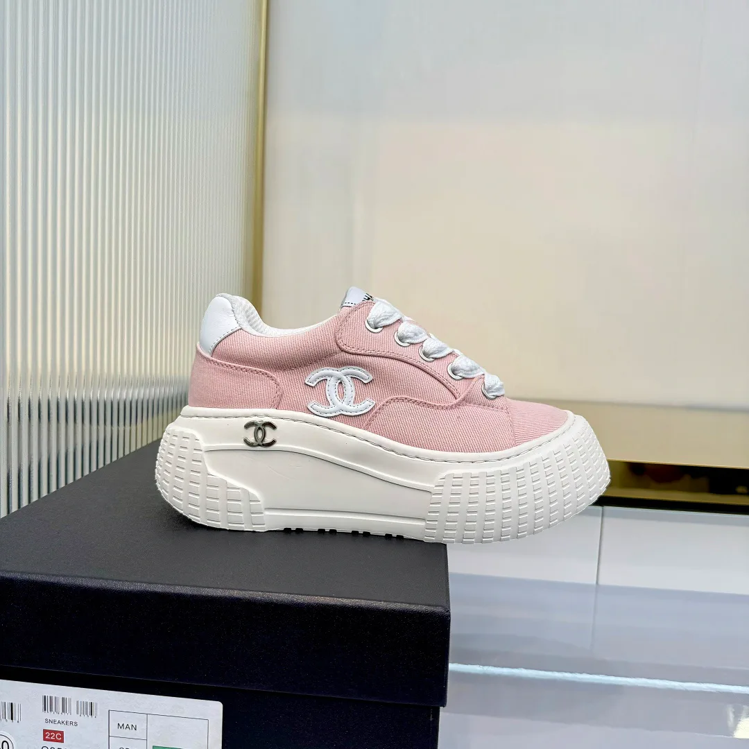 Кроссовки Женские Chanel 11396569