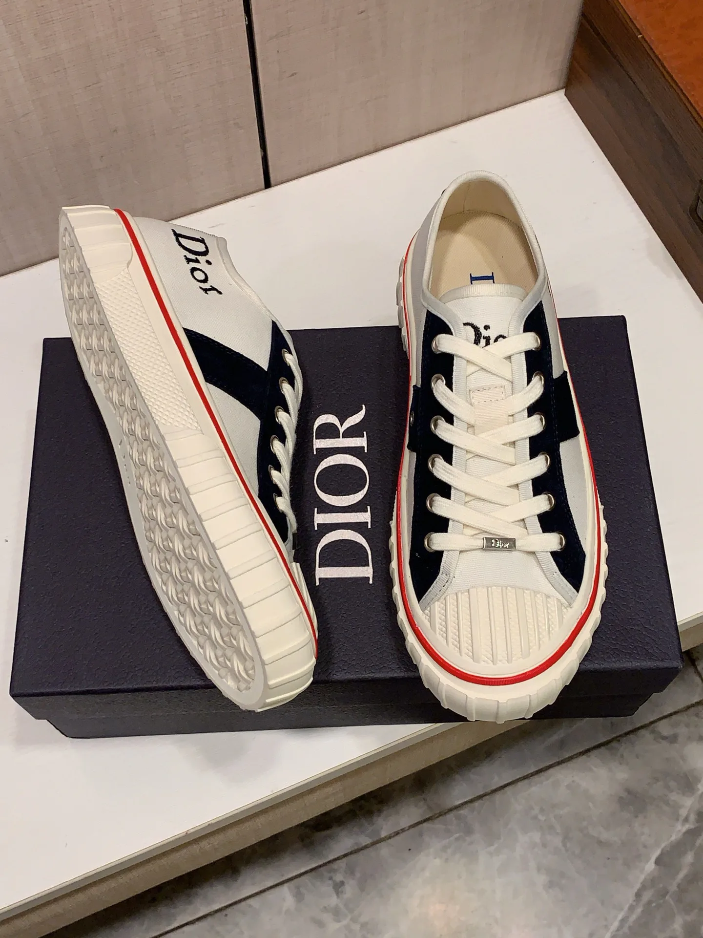 Кроссовки Женские Christian Dior 18247726