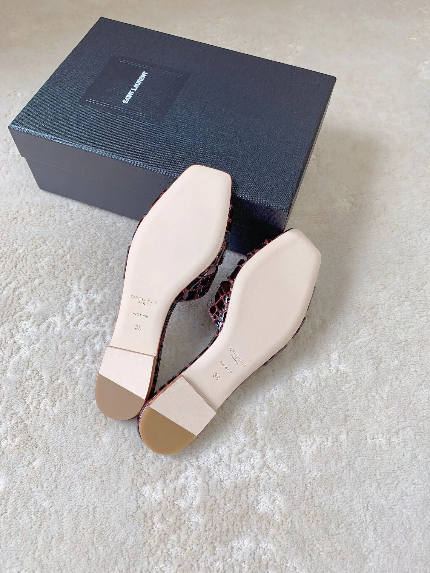 Шлепанцы Женские Saint Laurent 4390926