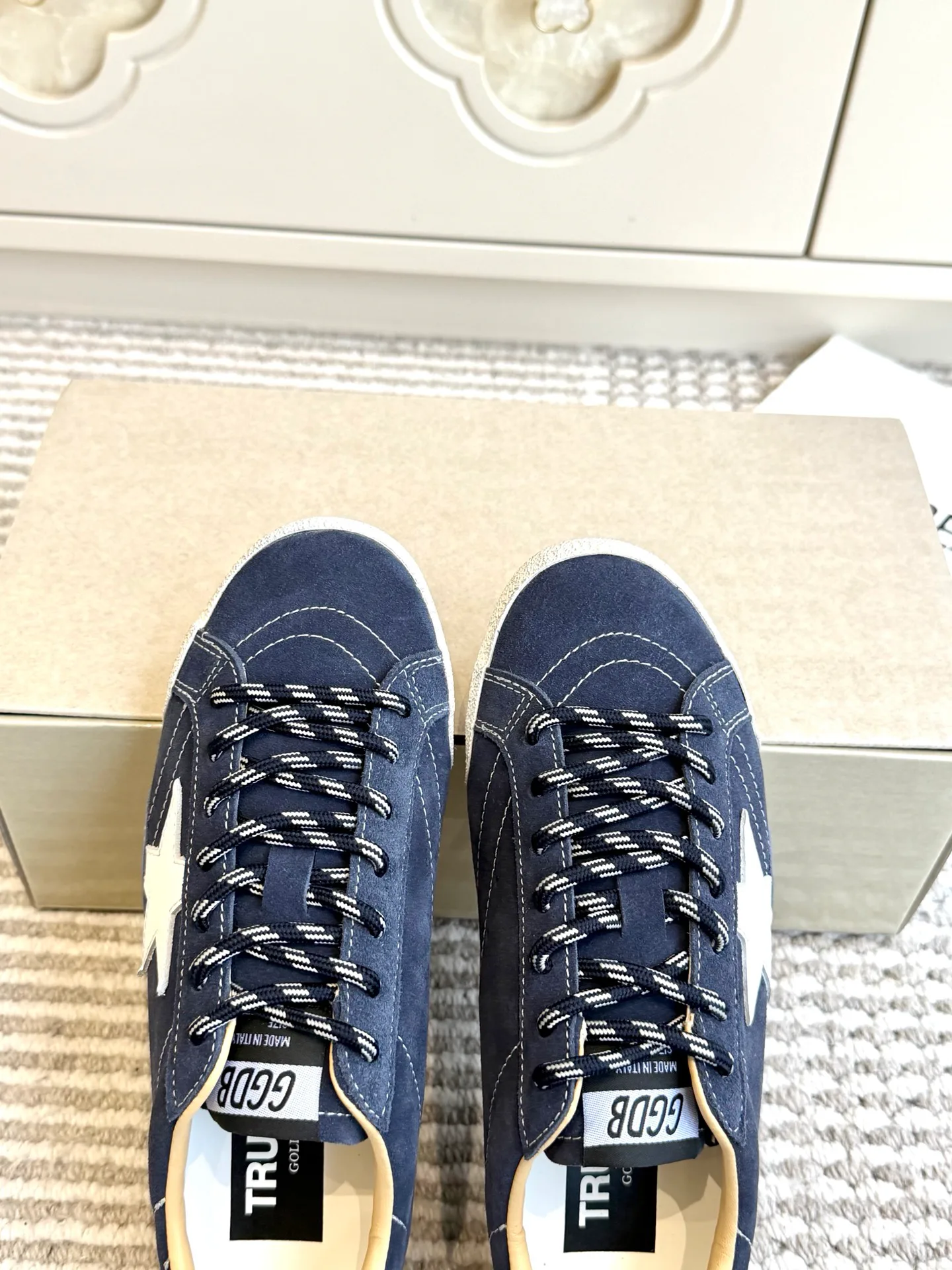 Кроссовки Женские Golden Goose 18360510