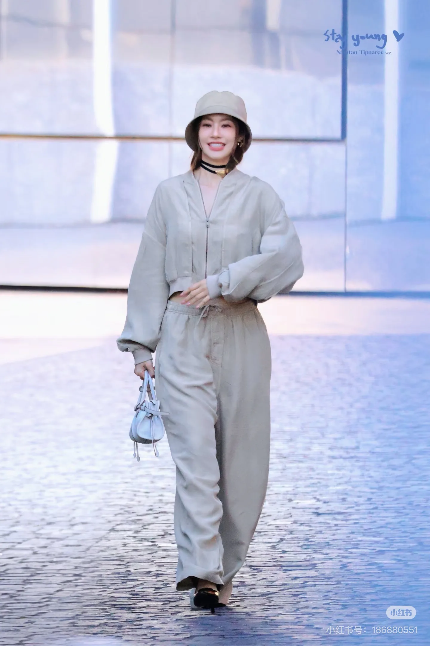 Брюки Женские Prada 17343588