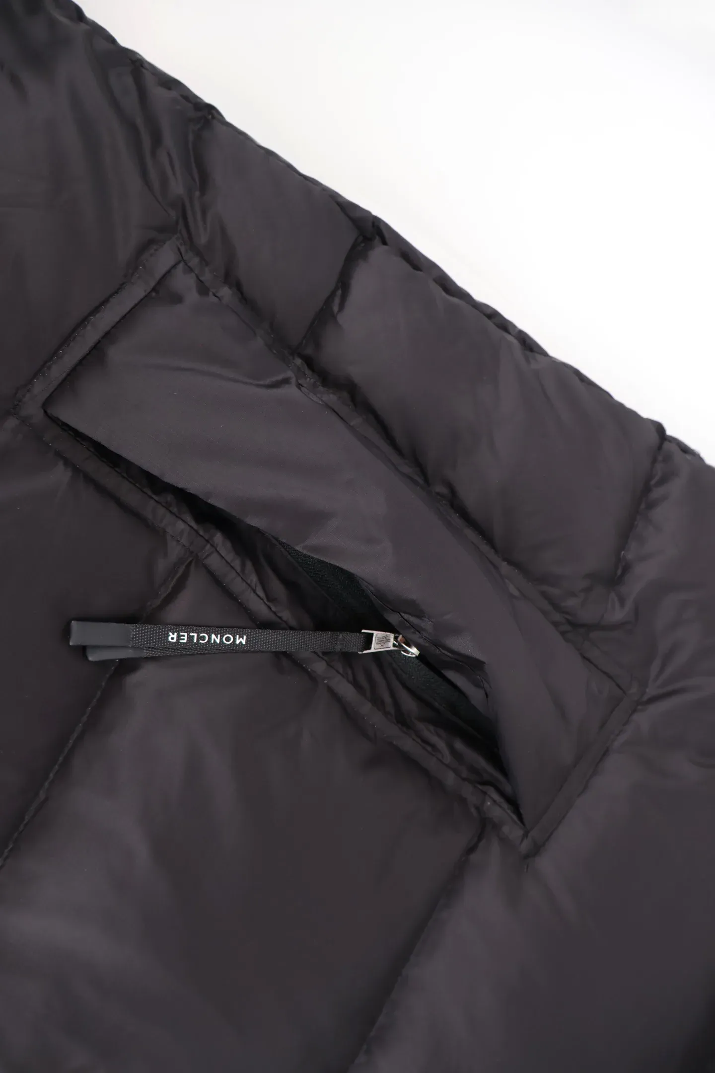 Куртки И Пуховики Мужские Moncler 380415