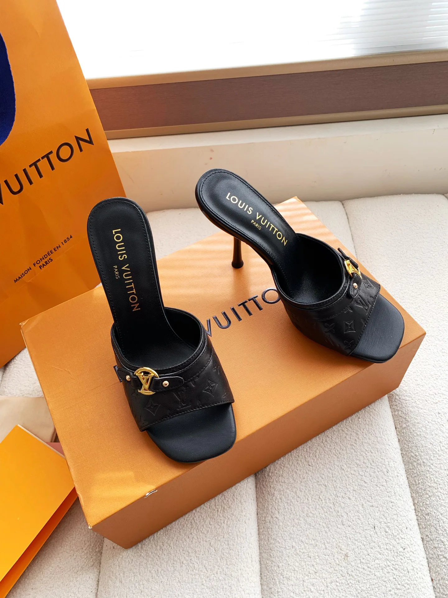 Босоножки Женские Louis Vuitton 10461971