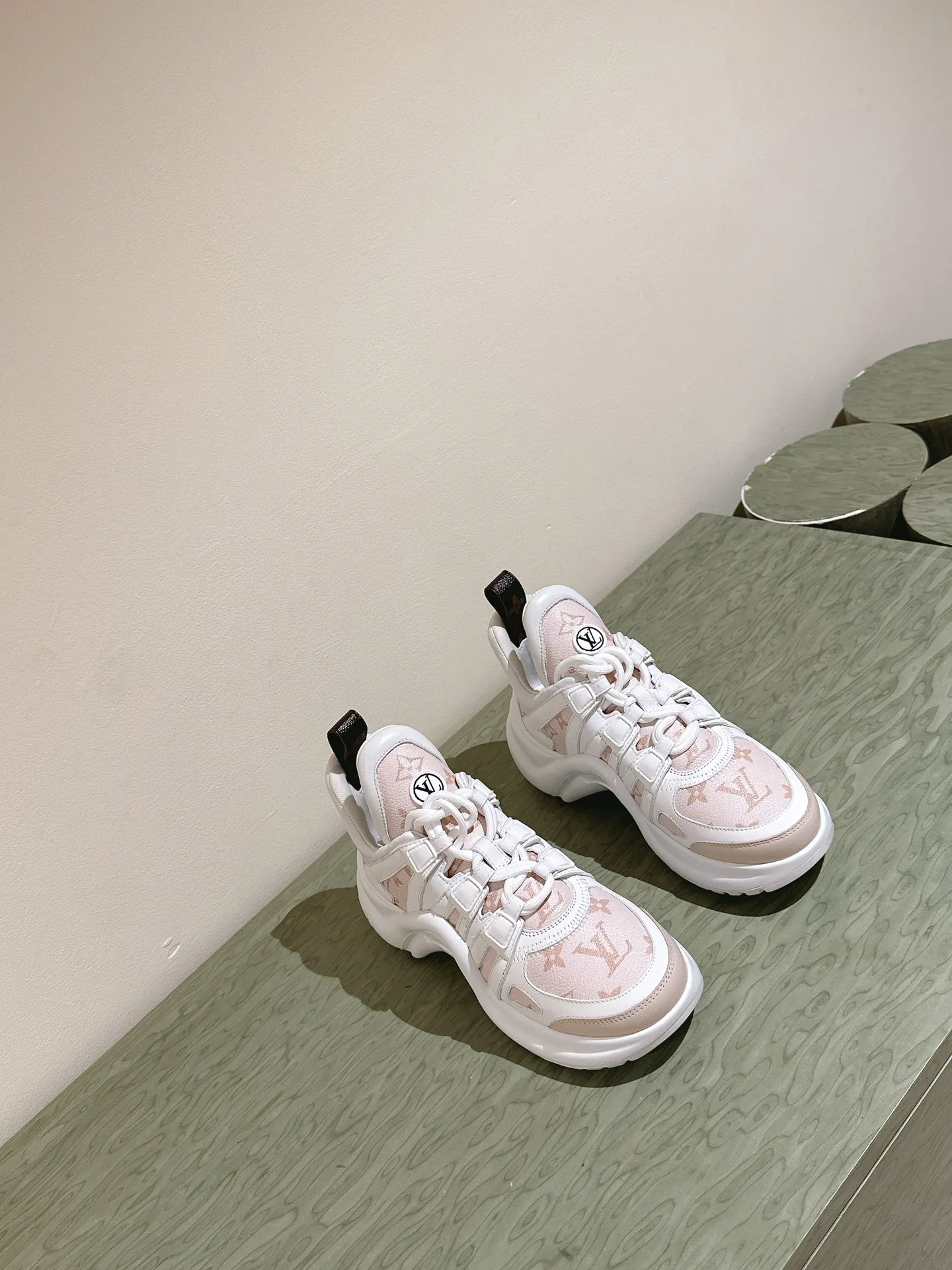Кроссовки Женские Louis Vuitton 10840498