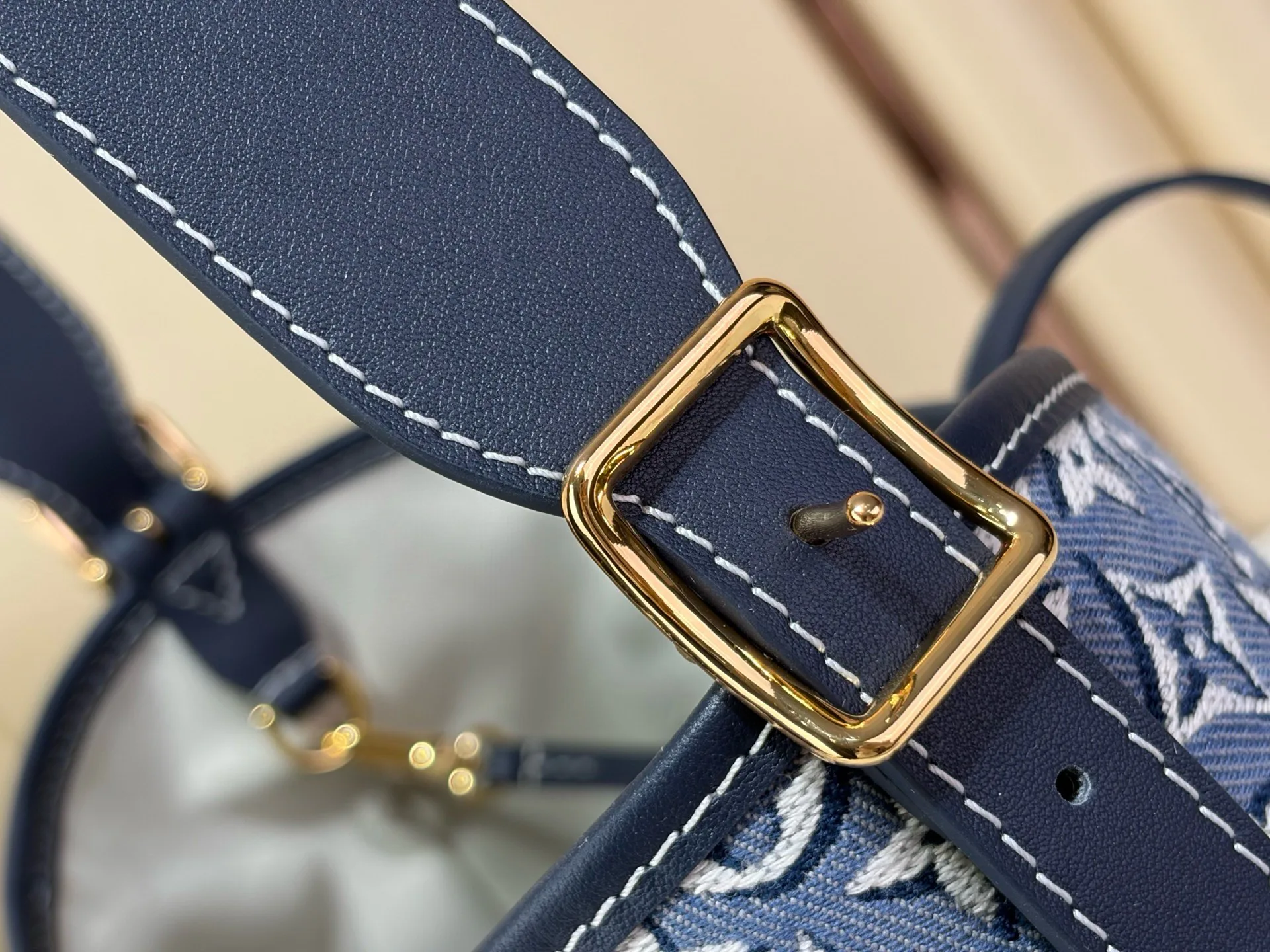 Классические Сумки Женские Louis Vuitton 18240324