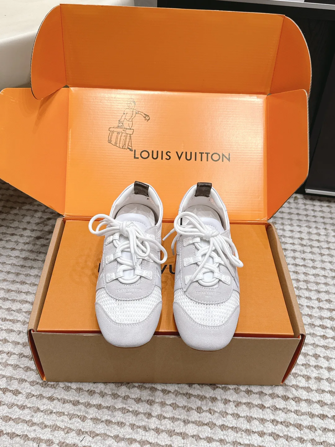 Кроссовки Женские Louis Vuitton 19043357