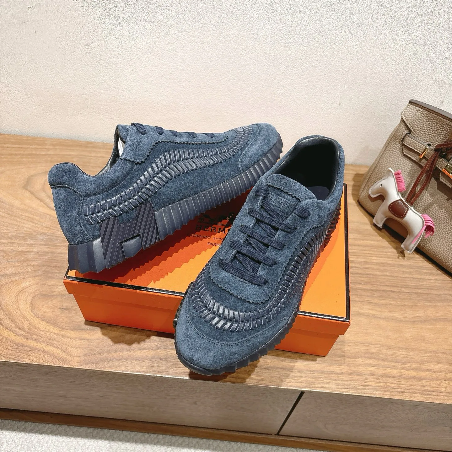 Кроссовки Женские Hermes 18729803