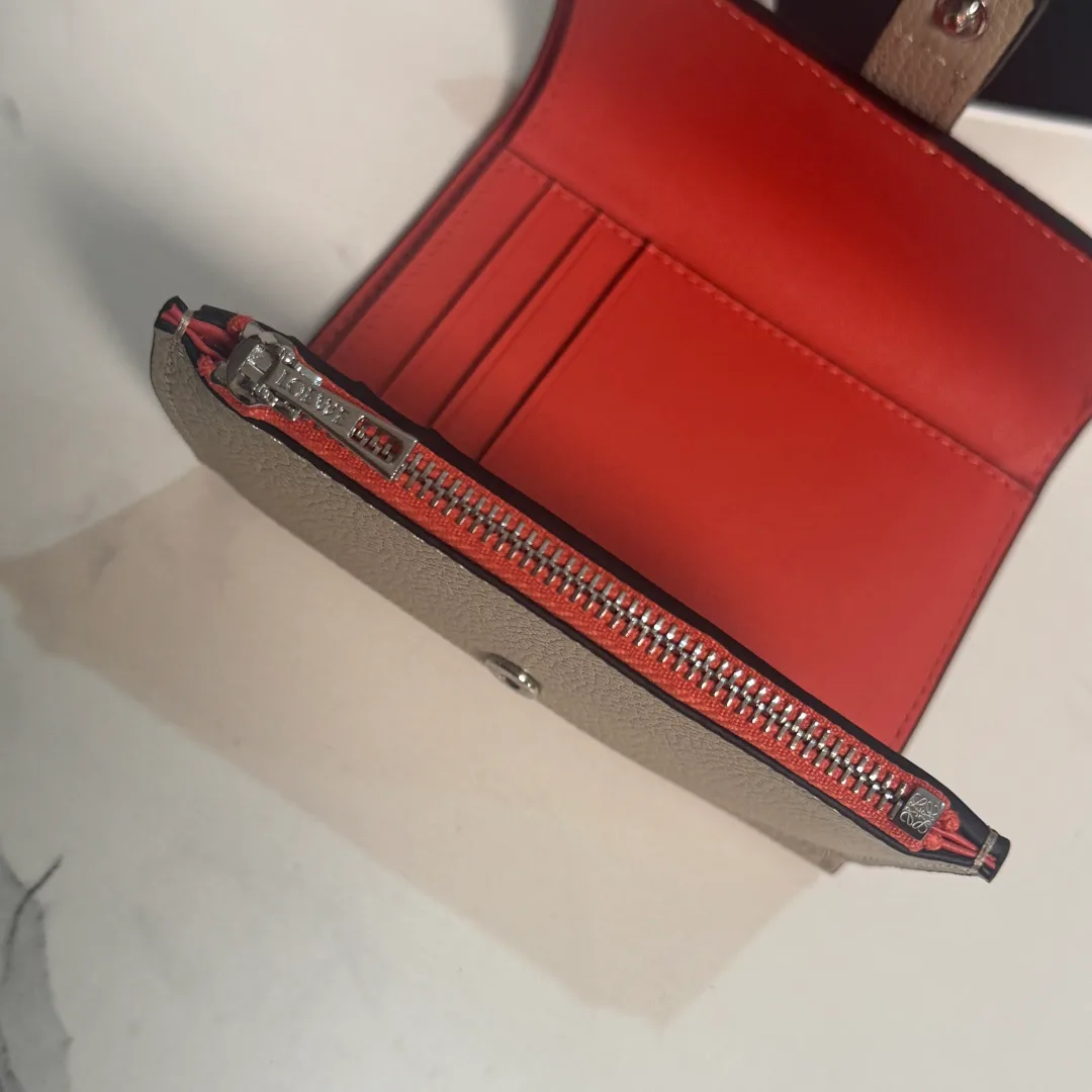 Клатчи Женские Loewe 17678712