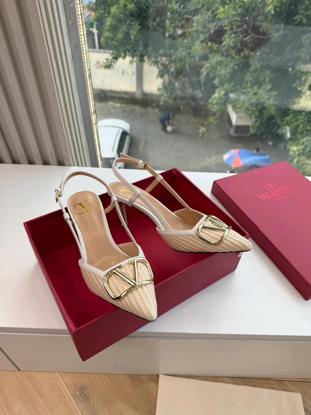 Босоножки Женские Valentino 18356225