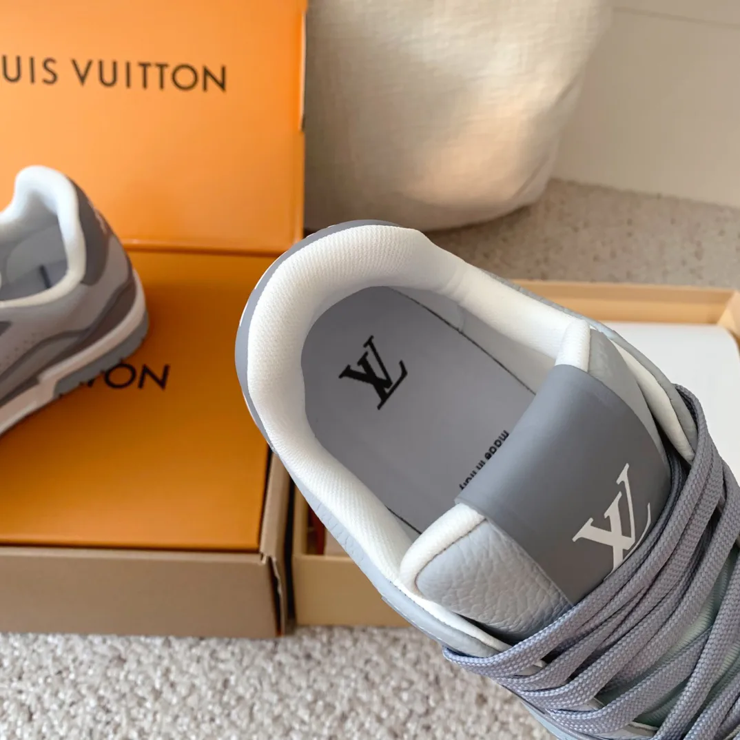 Кроссовки Женские Louis Vuitton 17963681