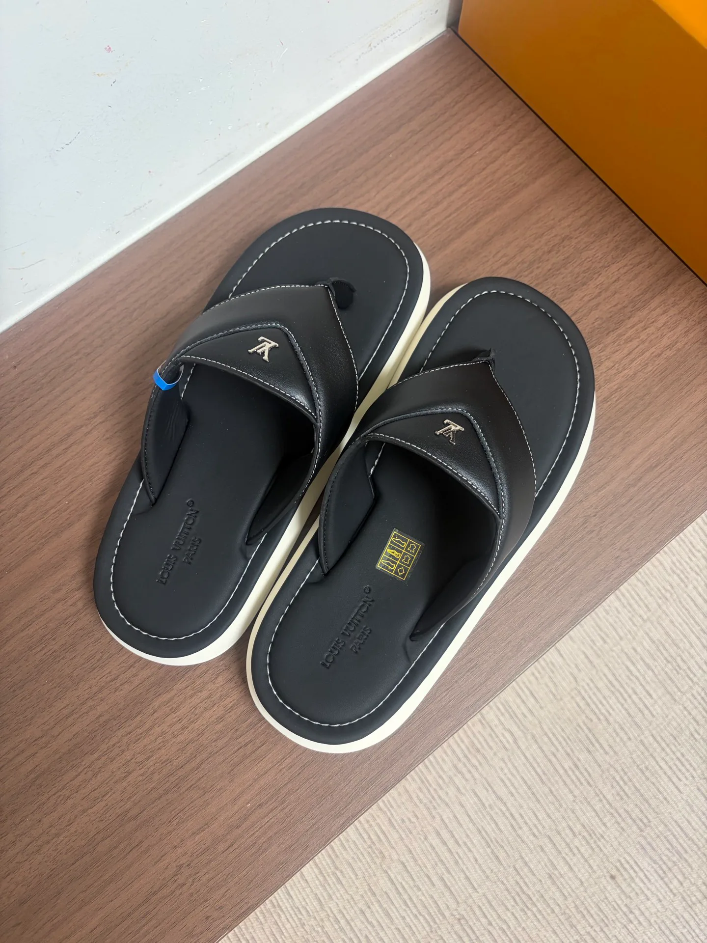 Шлепанцы Мужские Louis Vuitton 17530571