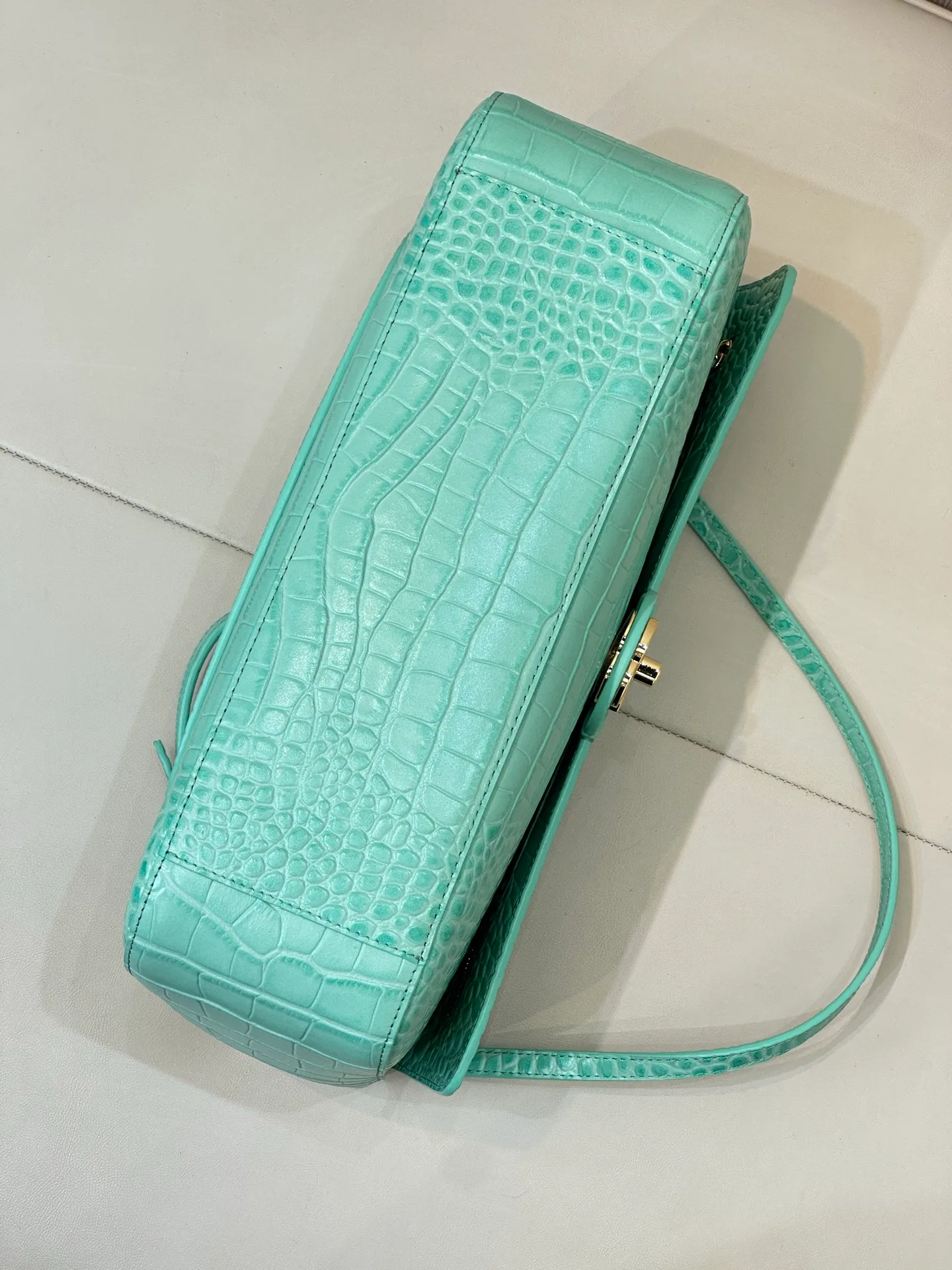 Классические Сумки Женские Chanel 18000307