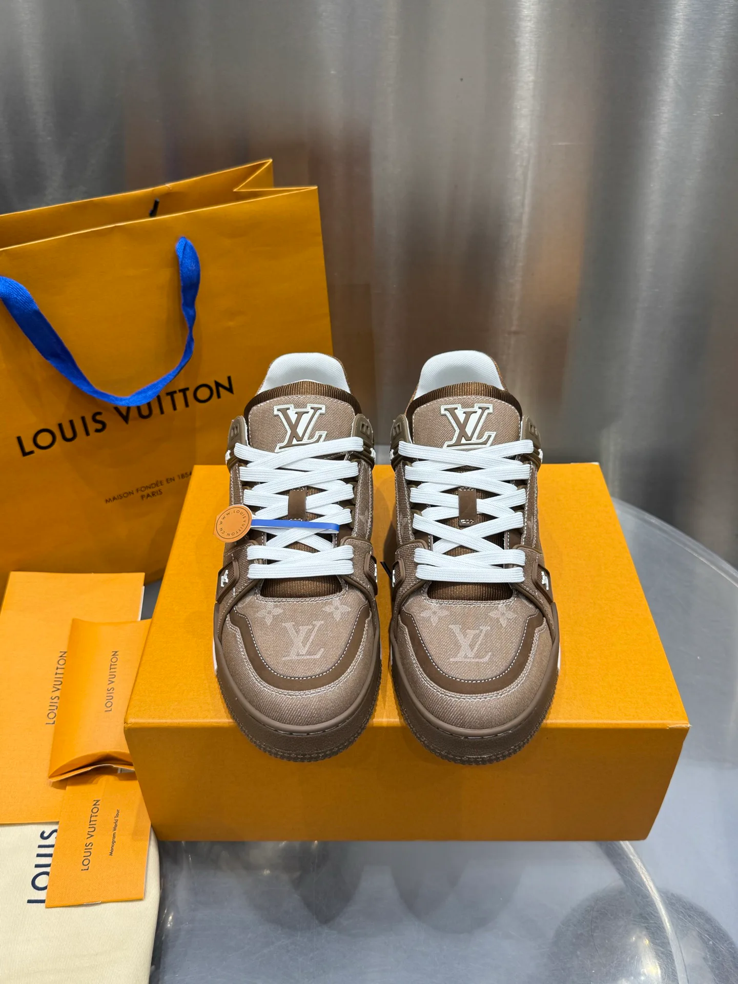 Кроссовки Женские Louis Vuitton 19073341