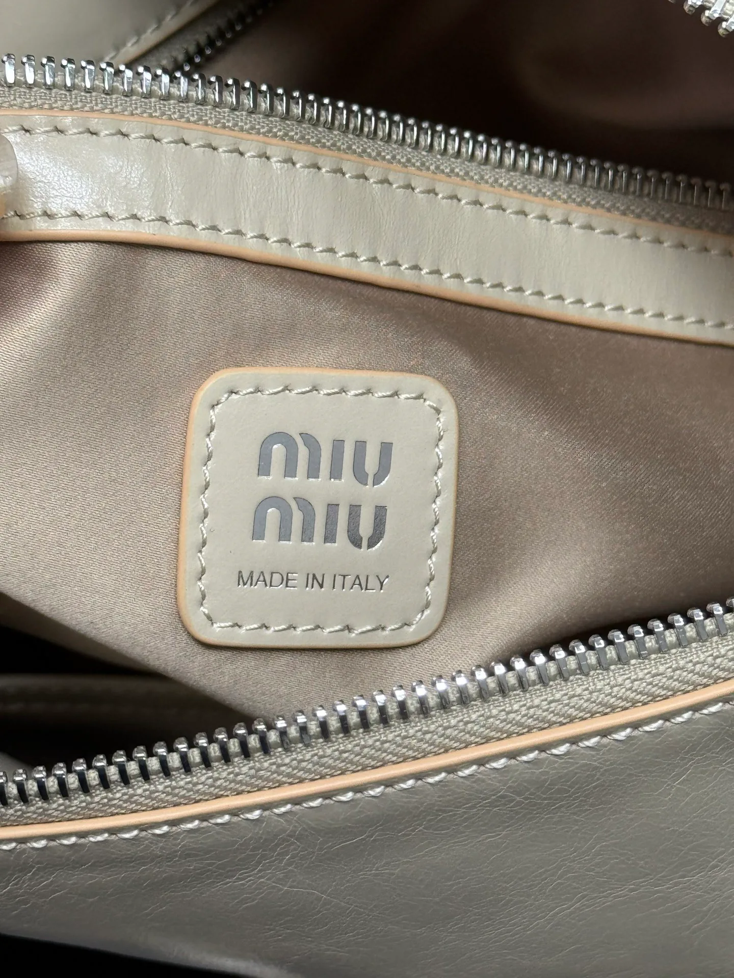 Классические Сумки Женские Miu Miu 18221851