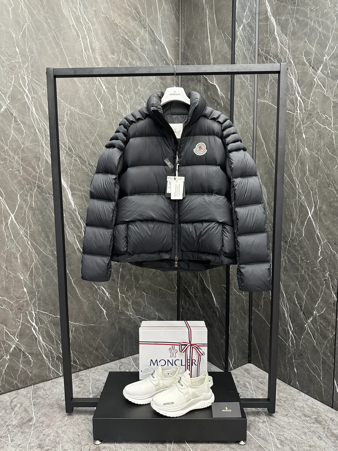 Куртки И Пуховики Женские Moncler 18130169