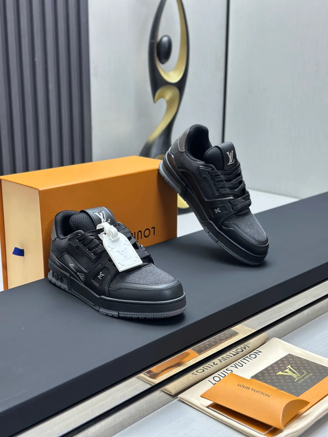 Кроссовки Женские Louis Vuitton 1879279
