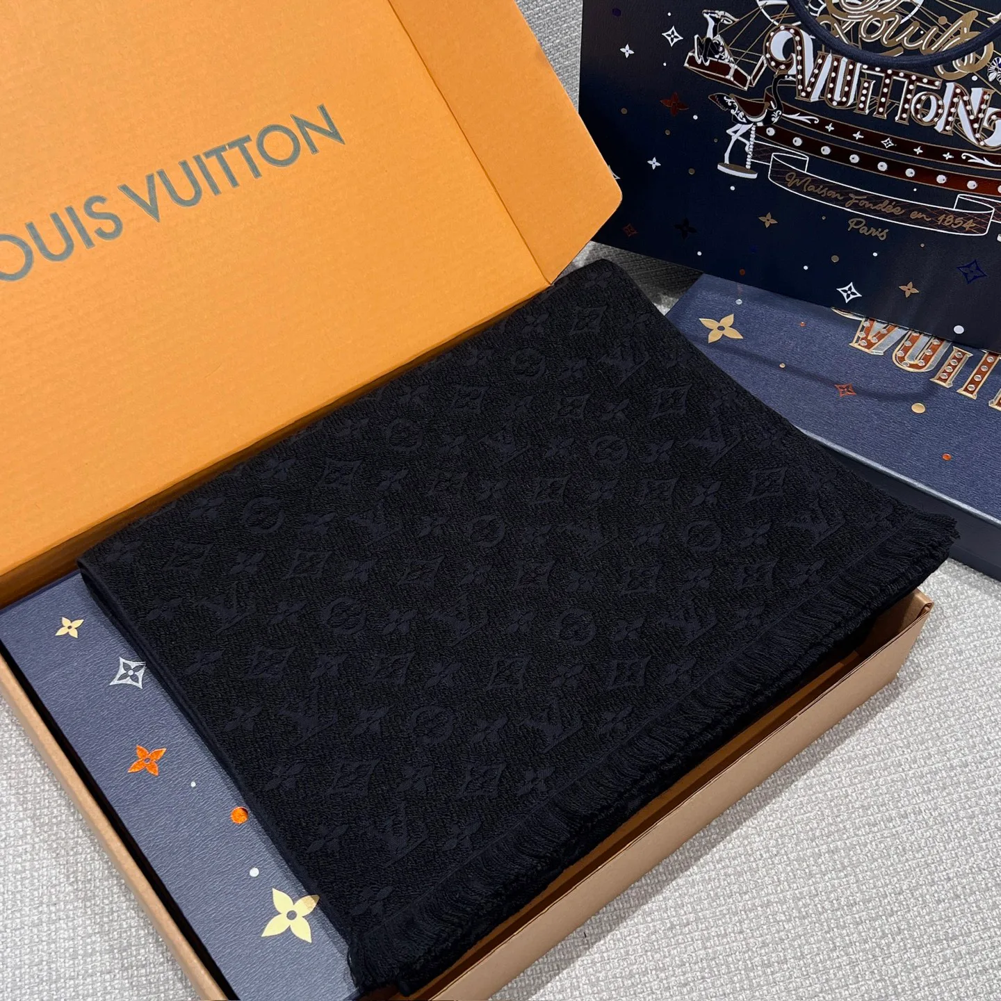 Шарфы Louis Vuitton 17945580