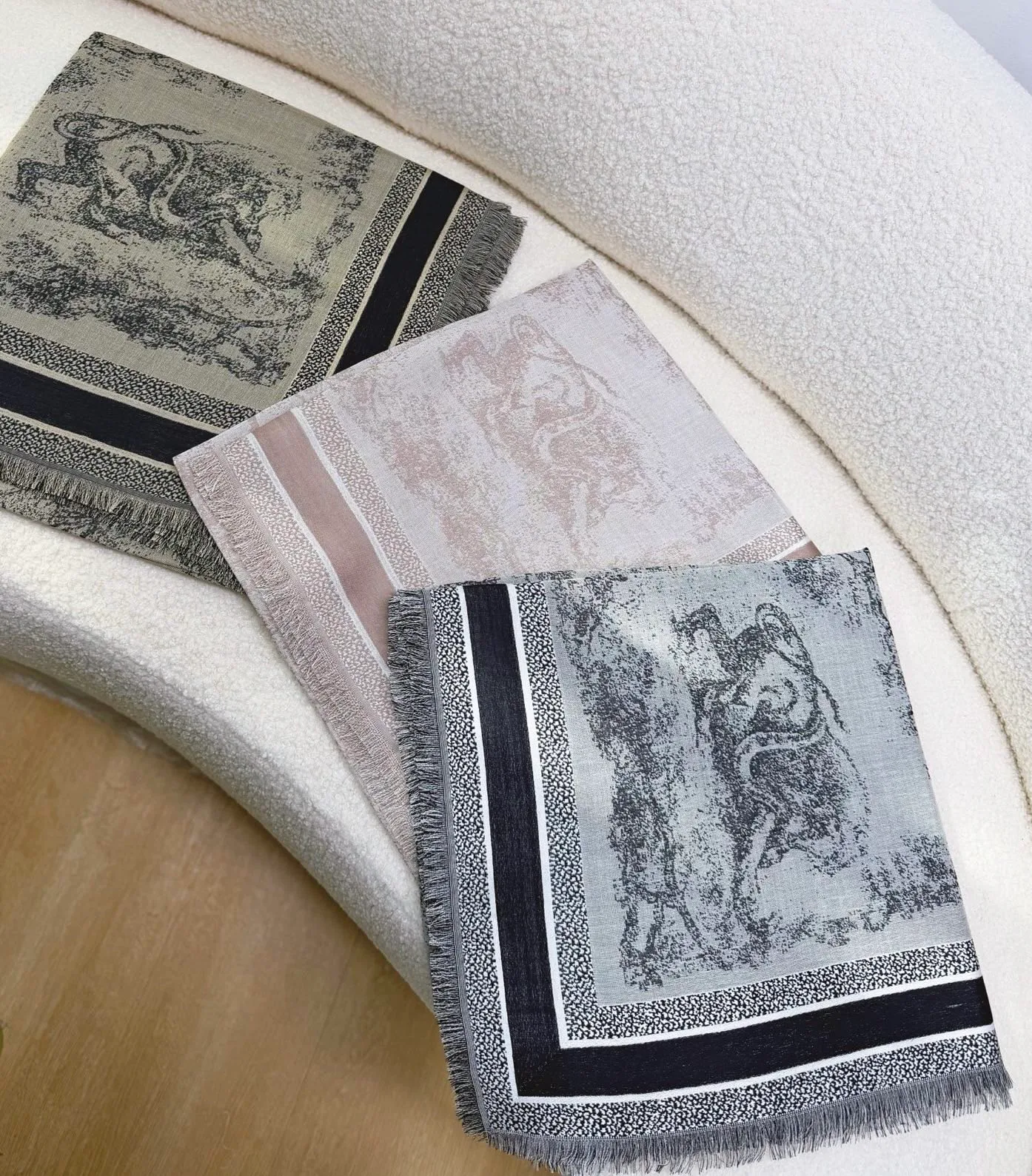 Шарфы Christian Dior 18627133