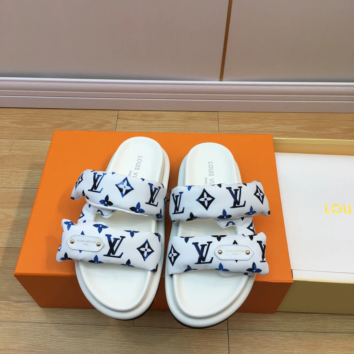 Шлепанцы Женские Louis Vuitton 32506