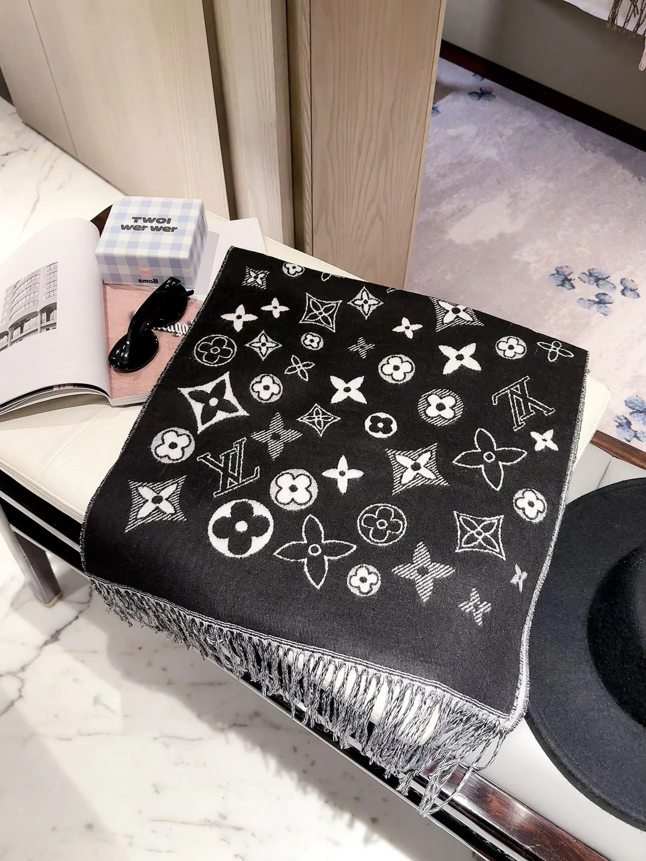 Шарфы Louis Vuitton 18377551