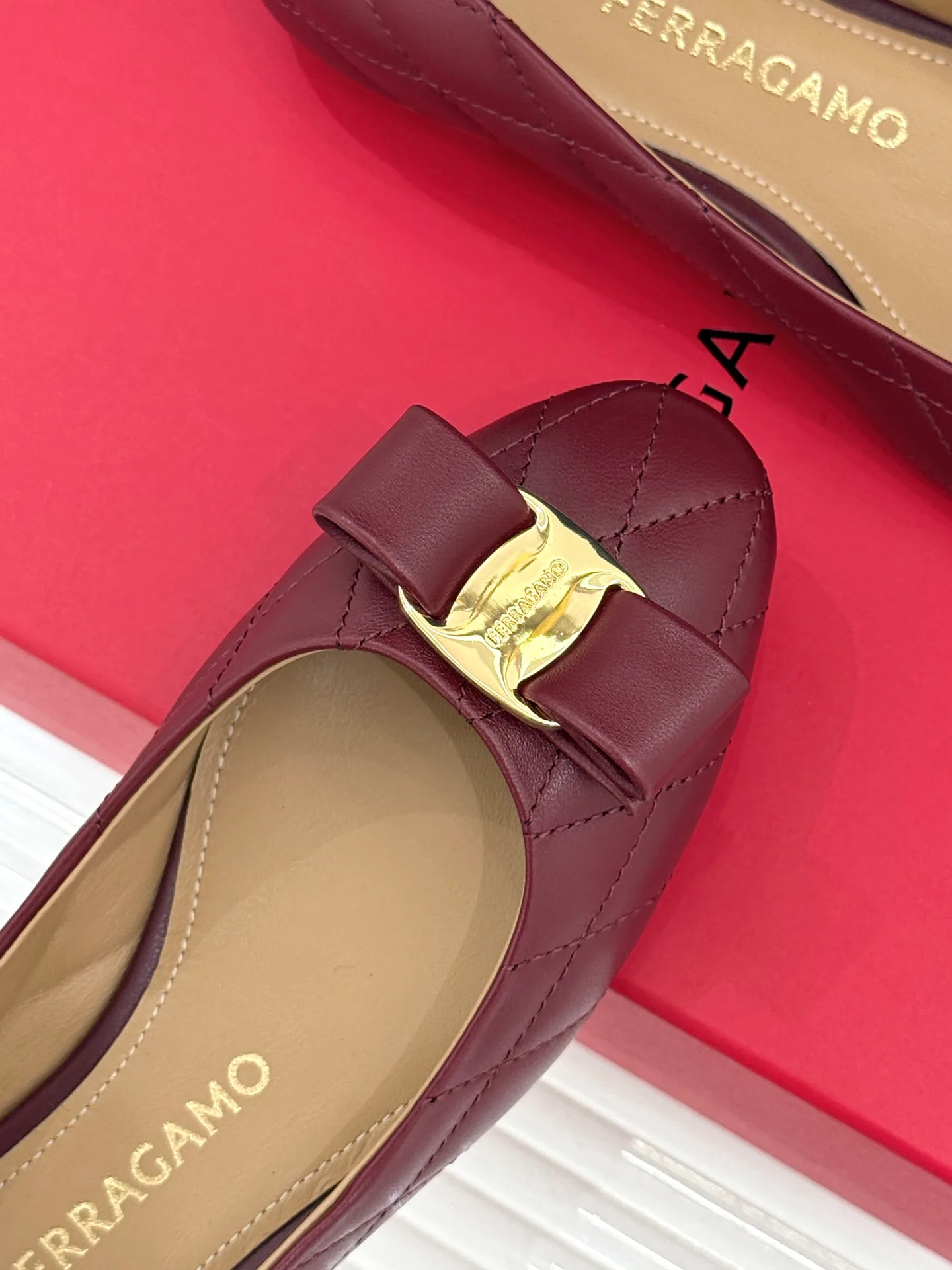 Туфли Женские Salvatore Ferragamo 18737650