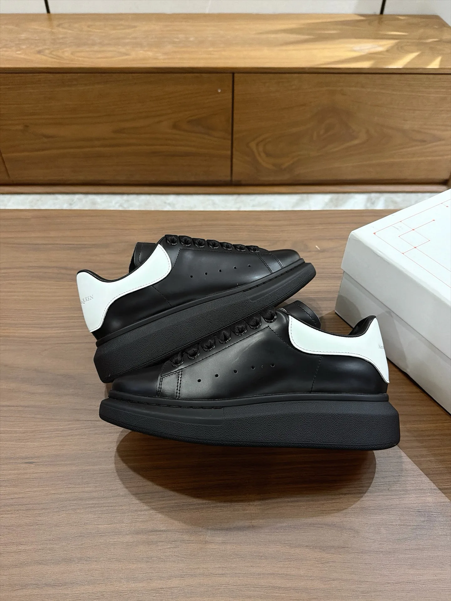 Кроссовки Женские Alexander Mcqueen 18373663