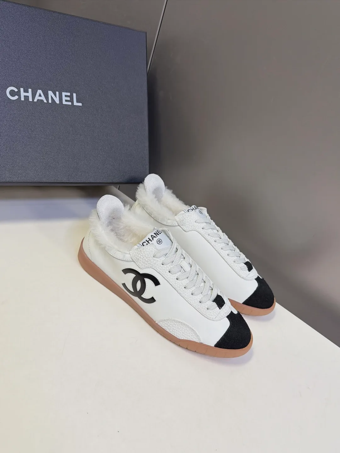 Кроссовки Женские Chanel 19108527