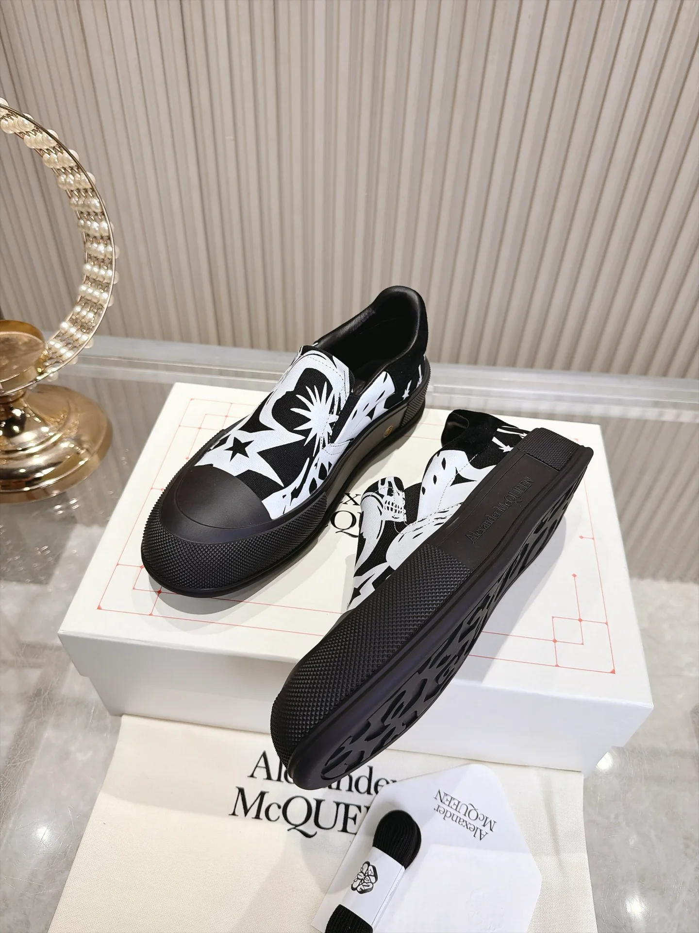 Кроссовки Женские Alexander Mcqueen 18561967