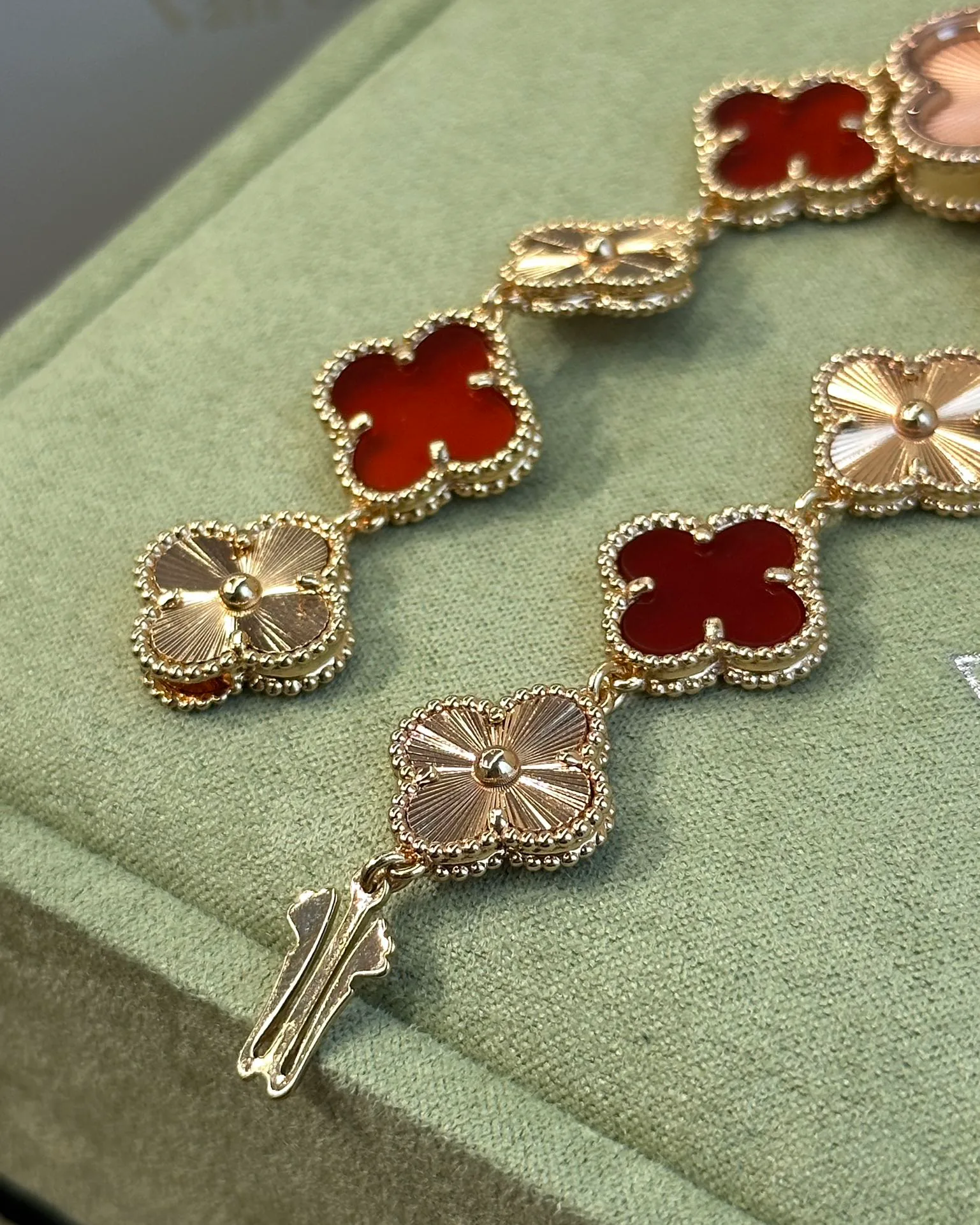 Бижутерия Van Cleef & Arpels 1039