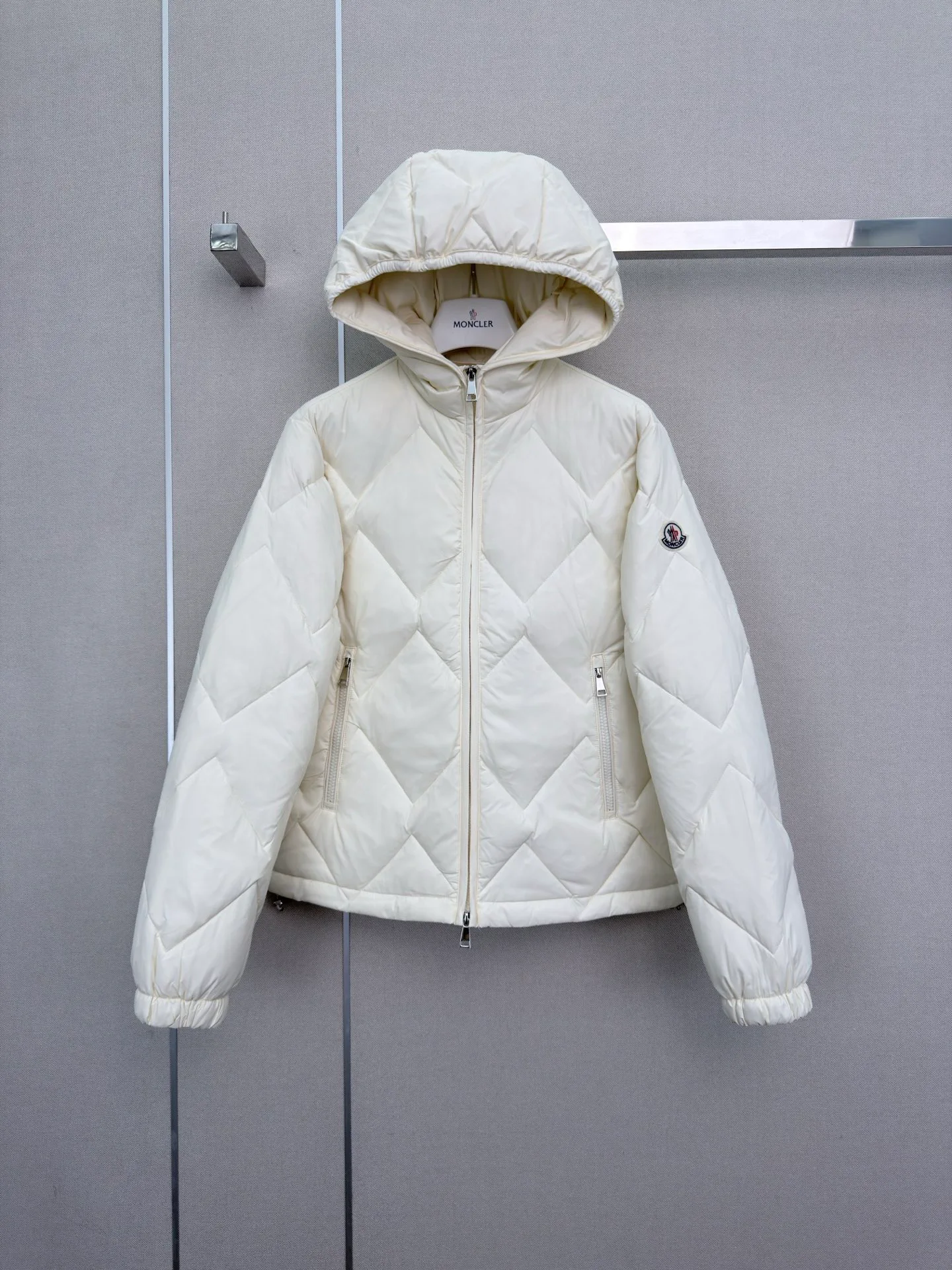 Куртки И Пуховики Женские Moncler 18877924