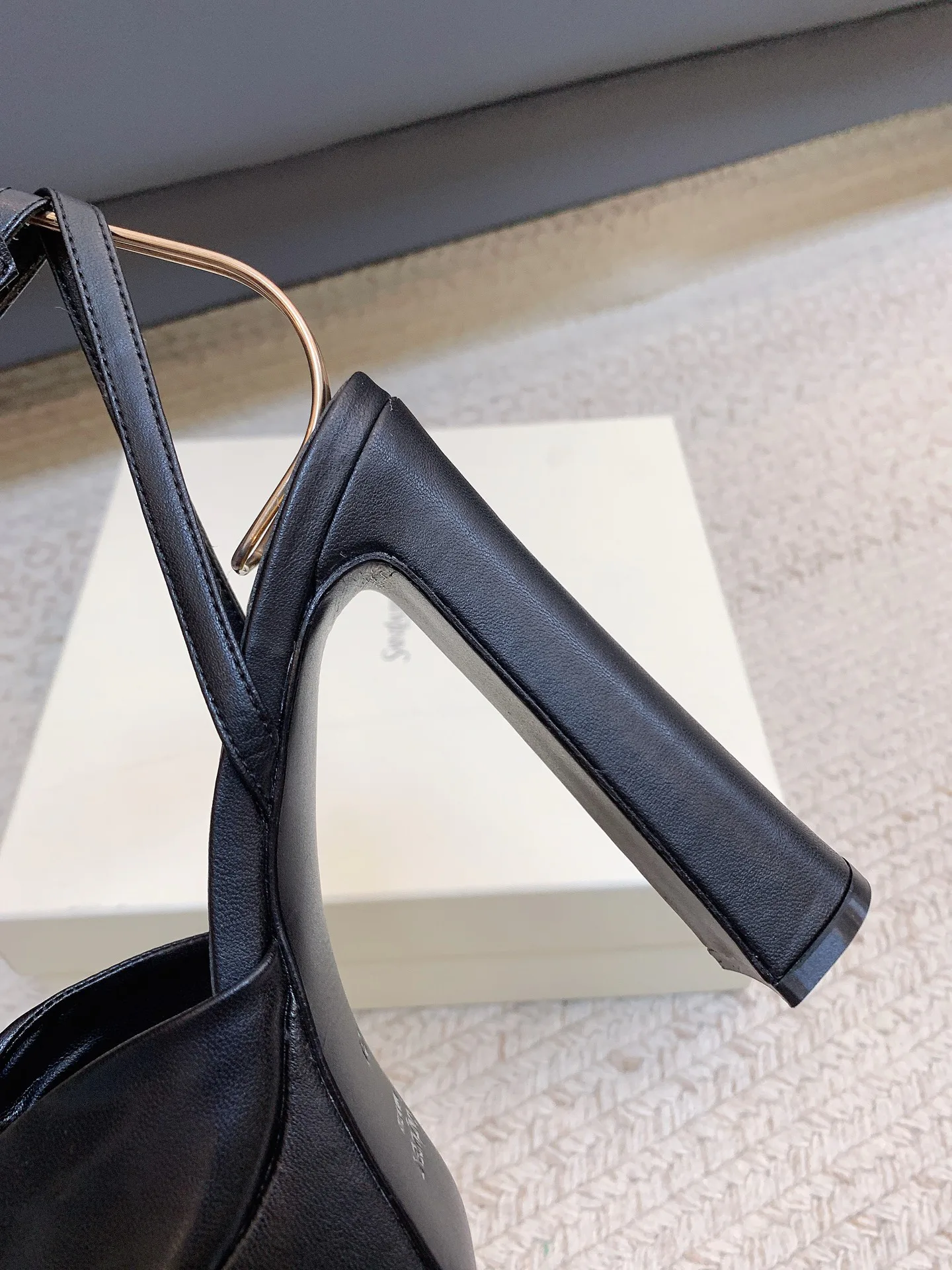 Босоножки Женские Saint Laurent 18731815