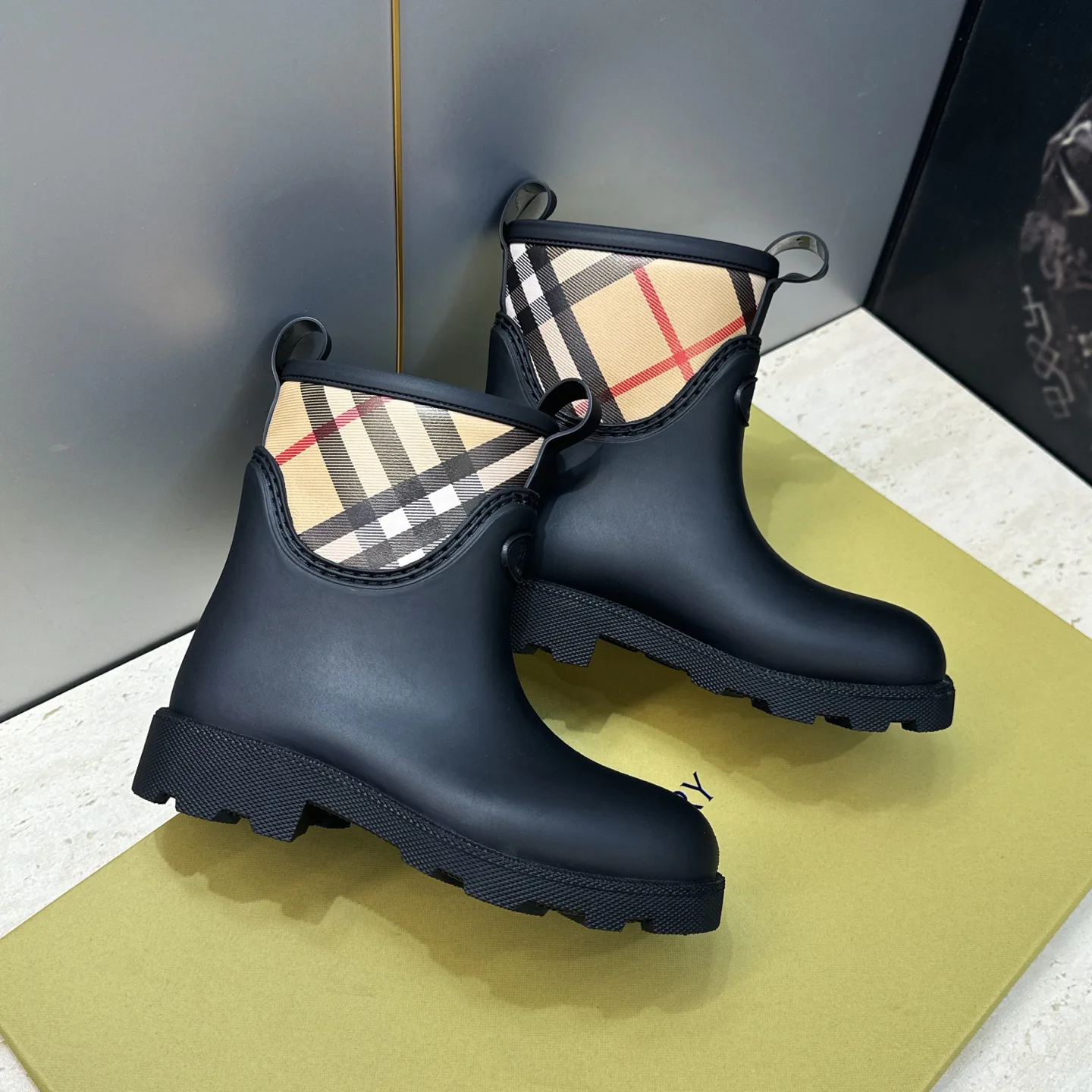 Сапоги Женские Burberry 18235848