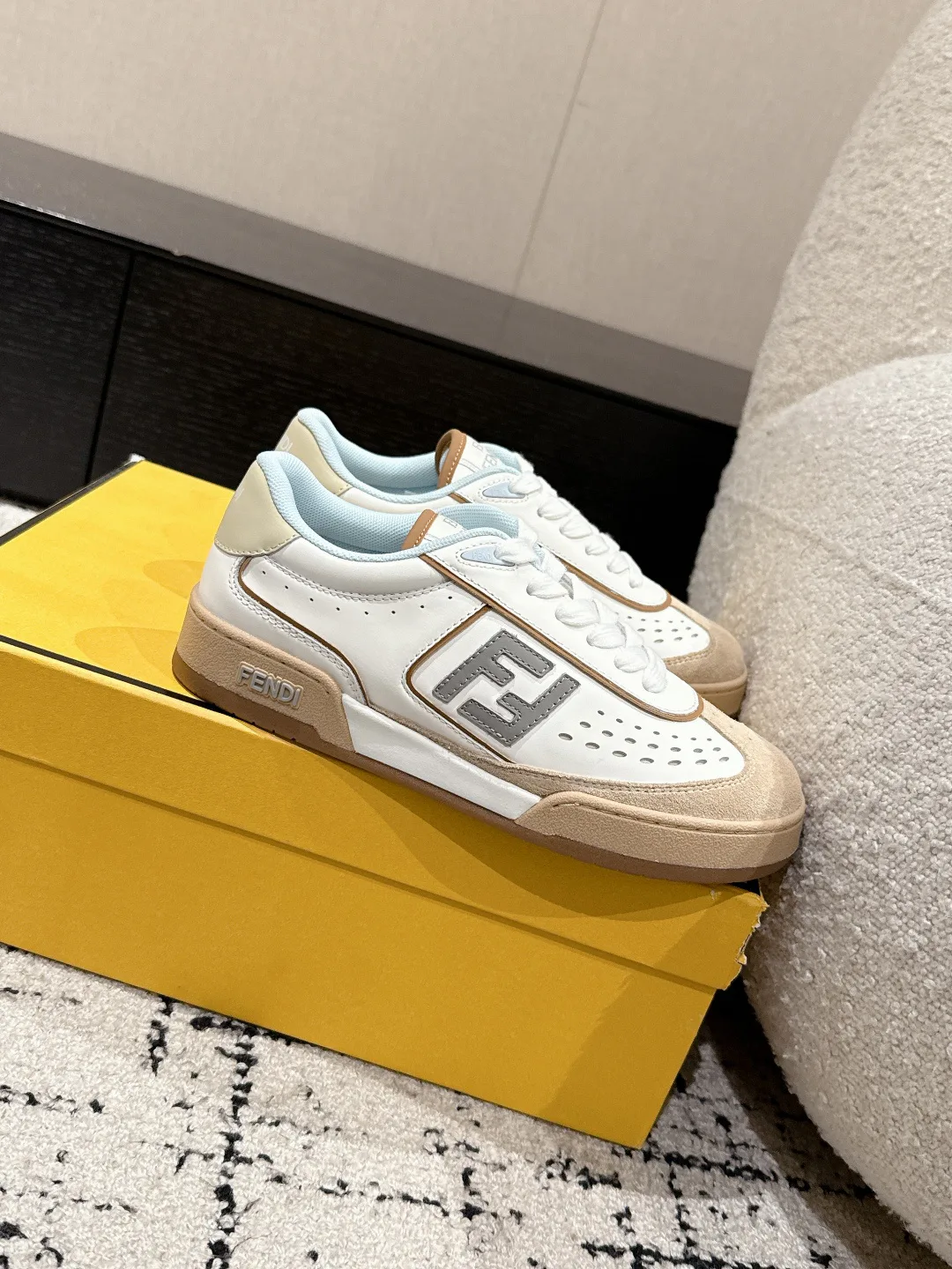Кроссовки Женские Fendi 11567537