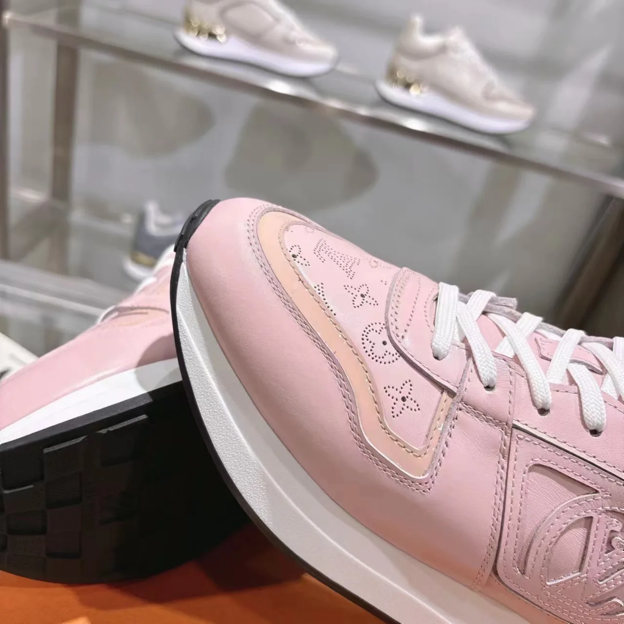 Кроссовки Женские Louis Vuitton 1284521