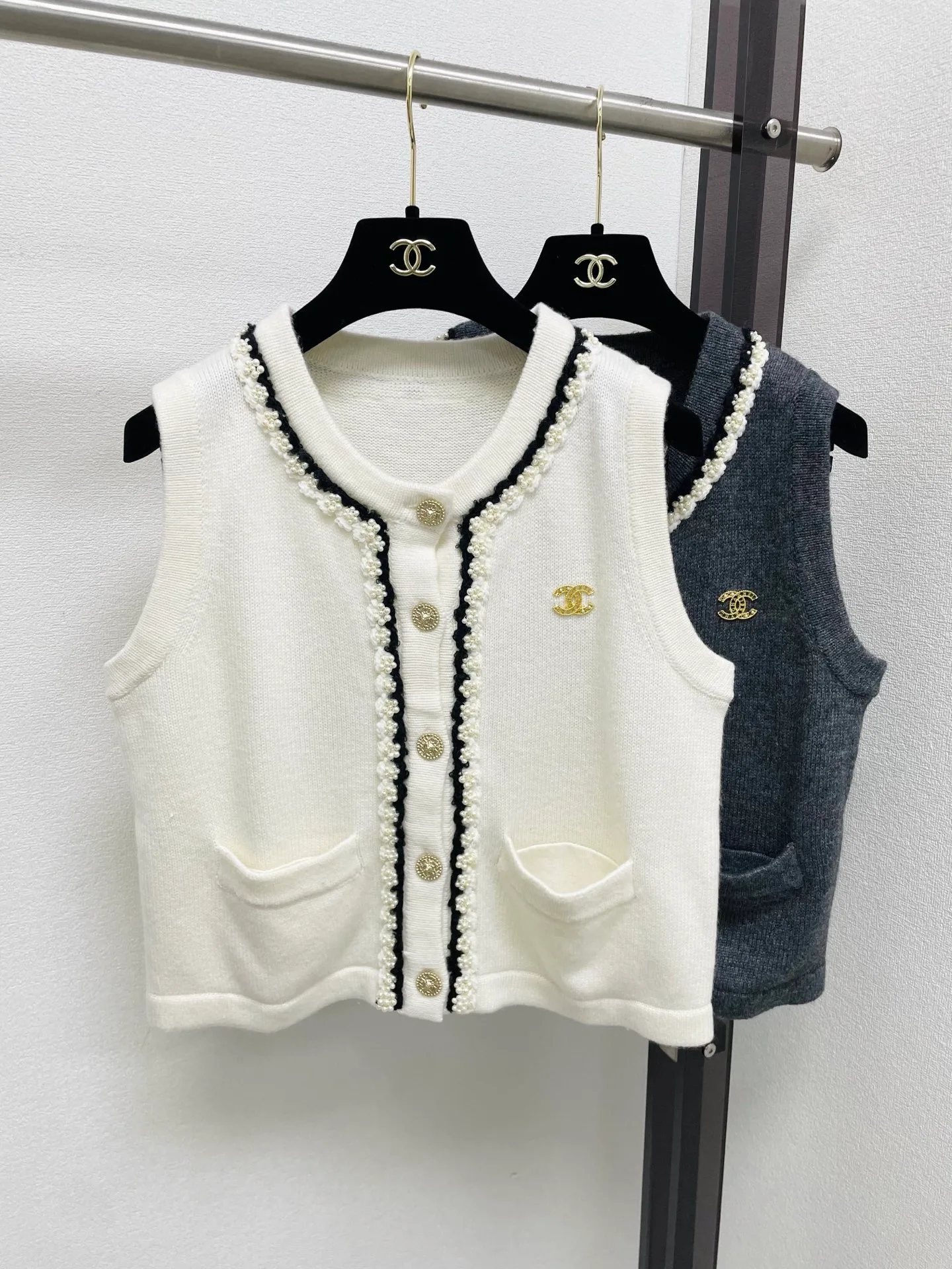 Жилеты Женские Chanel 17696374