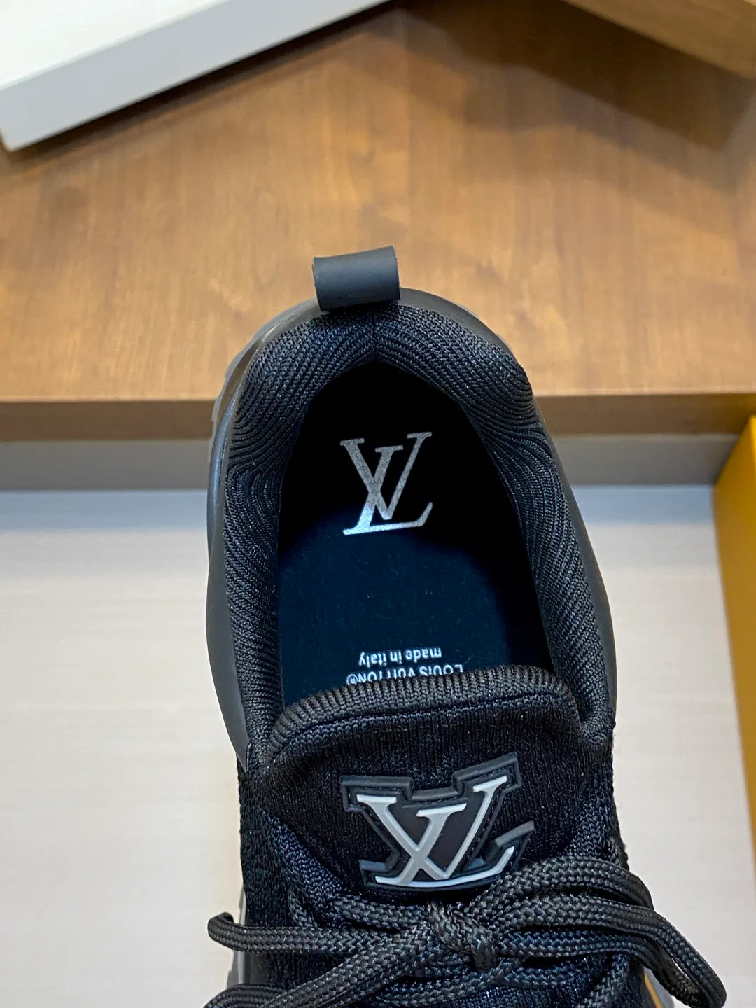 Кроссовки Мужские Louis Vuitton 18337596