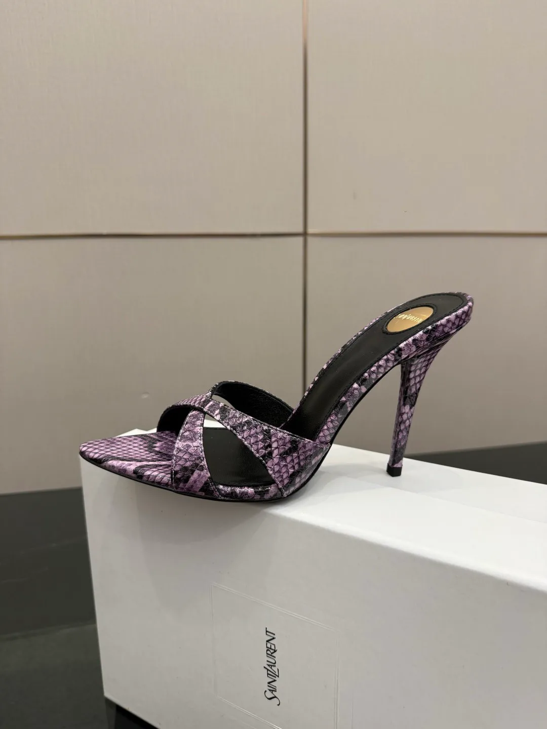 Босоножки Женские Saint Laurent 11424888