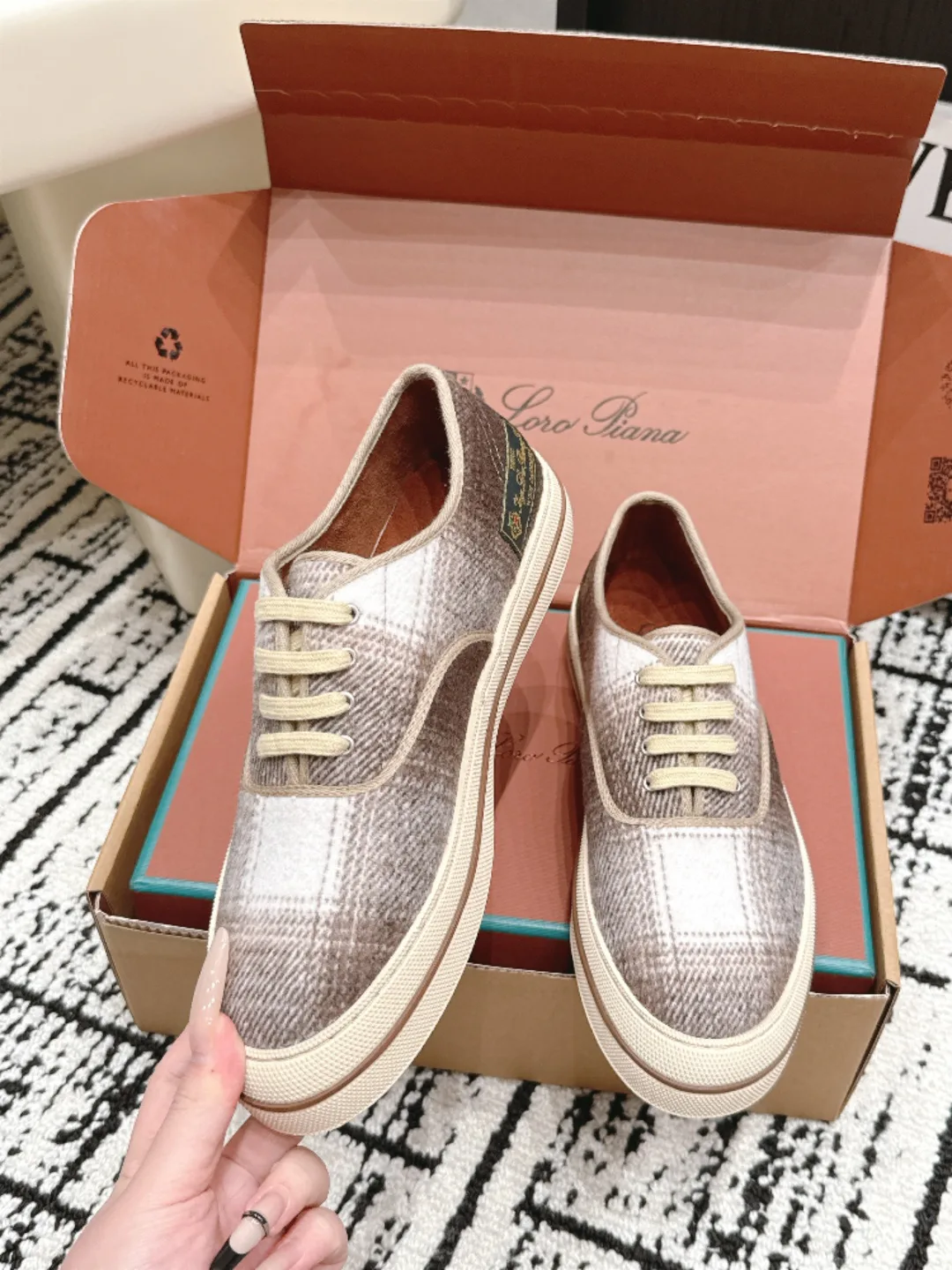 Кроссовки Женские Loro Piana 18621076