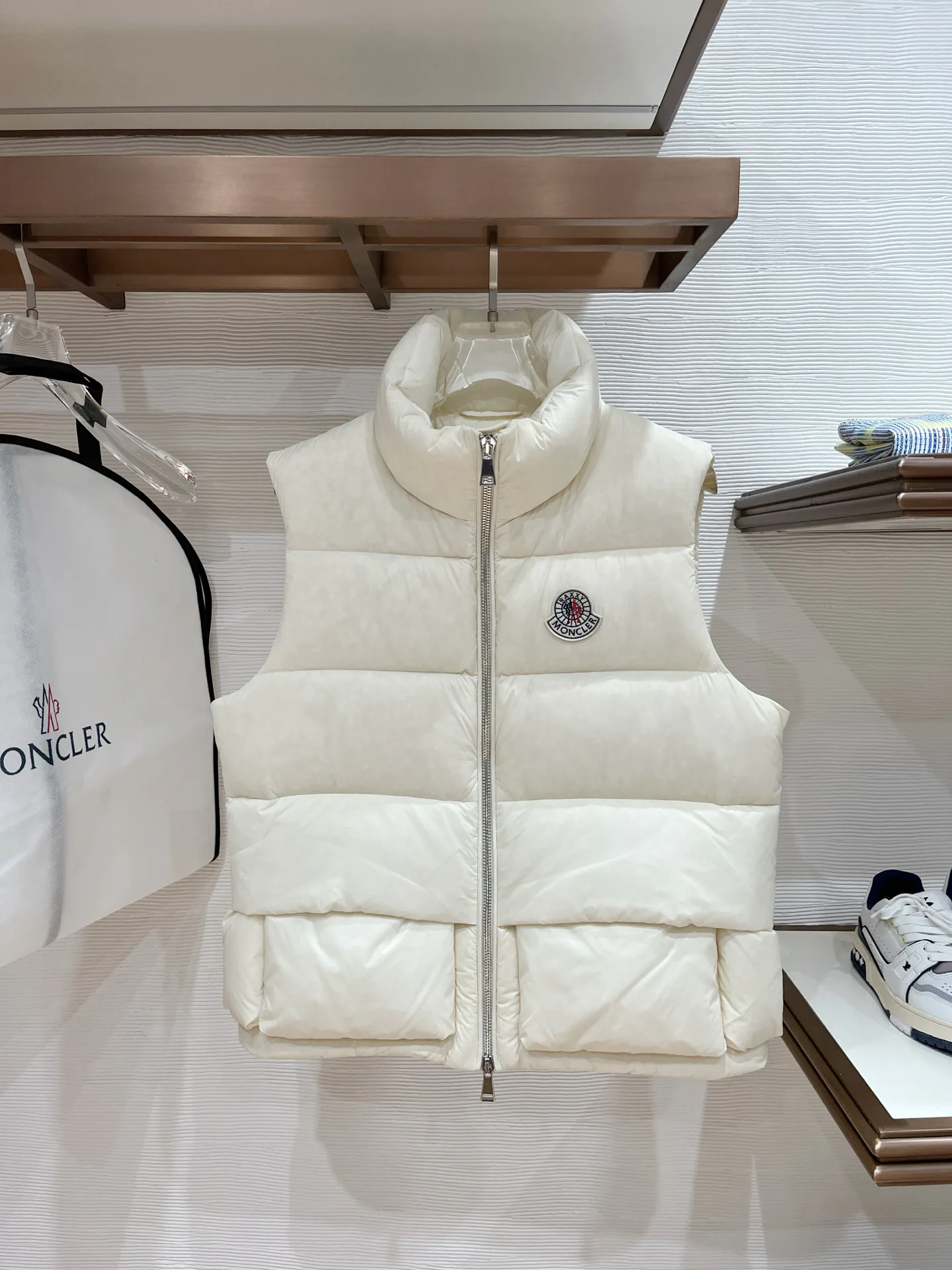 Жилеты Женские Moncler 18639709