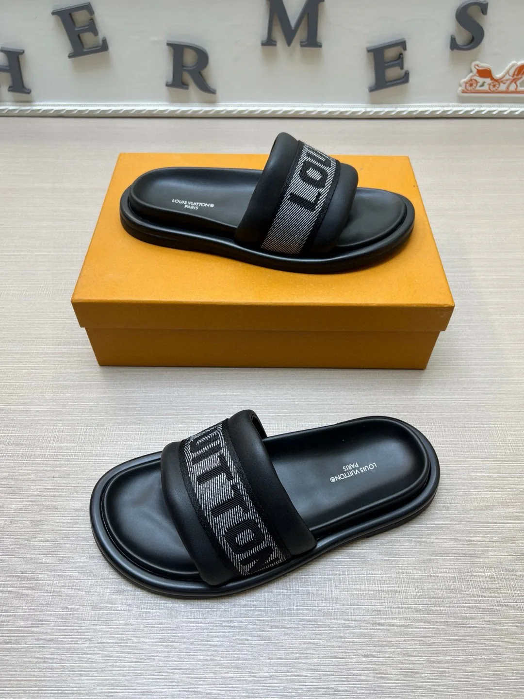 Шлепанцы Женские Louis Vuitton 9801520