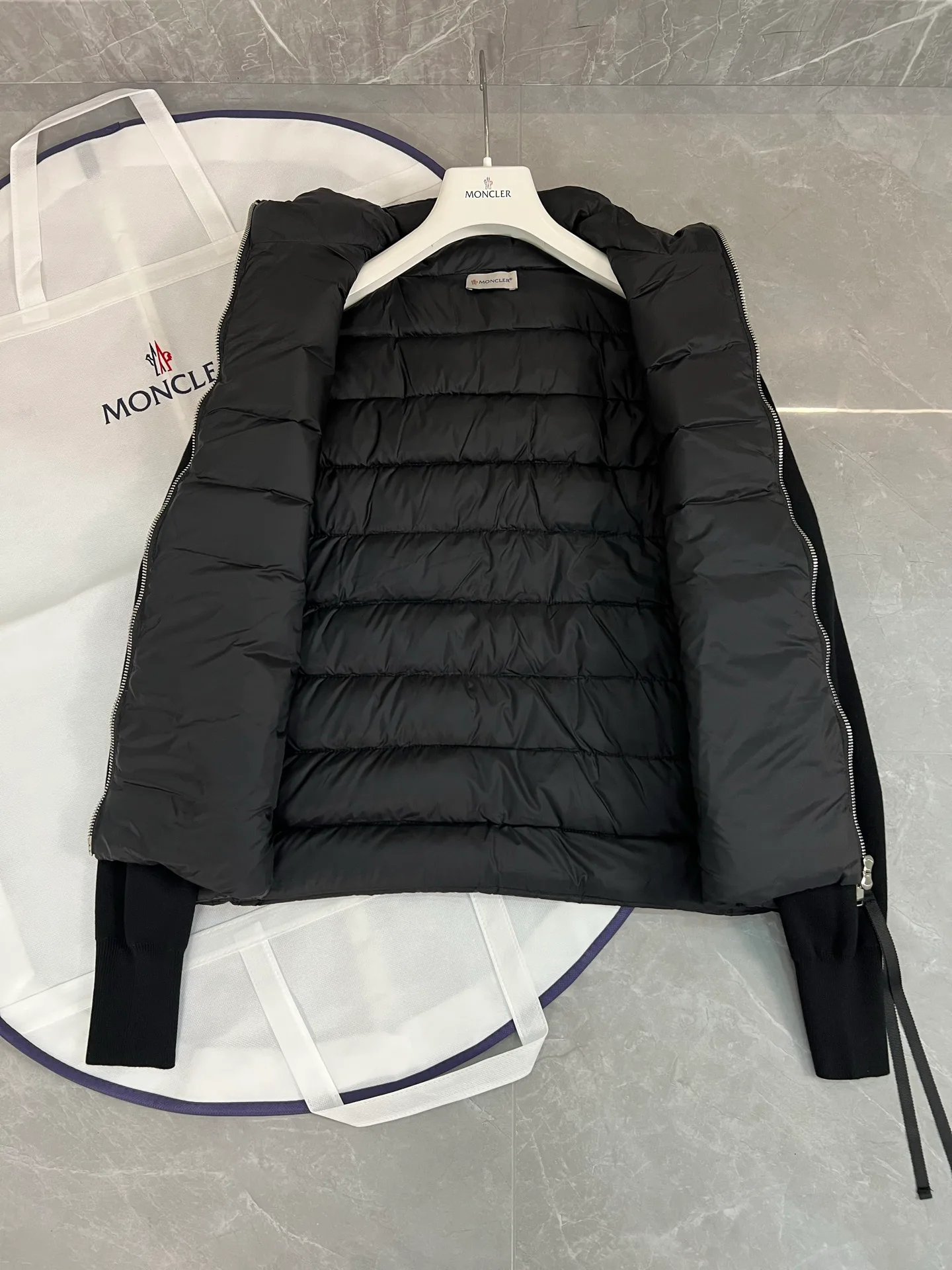 Куртки И Пуховики Женские Moncler 18599808