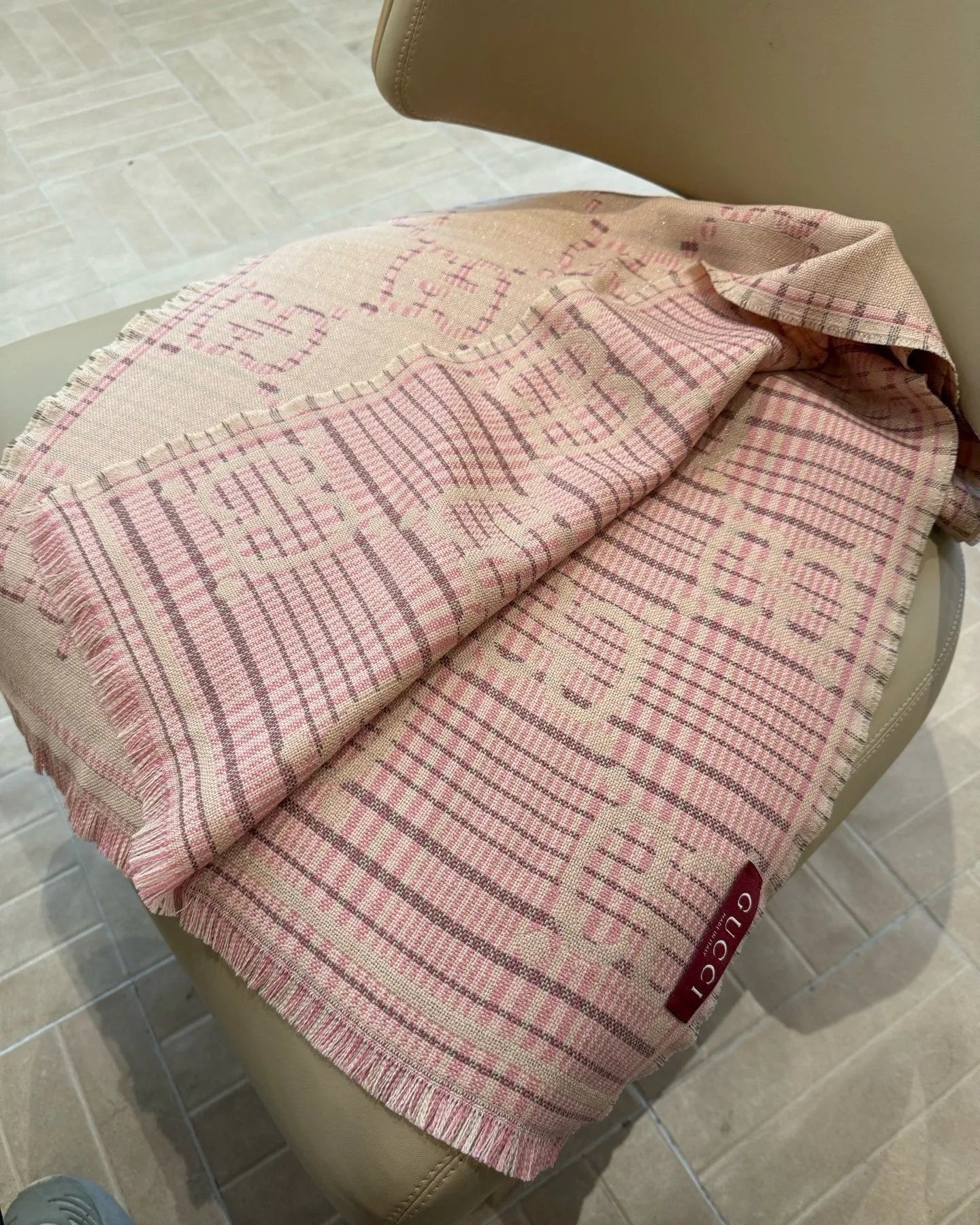 Шарфы Gucci 18476683
