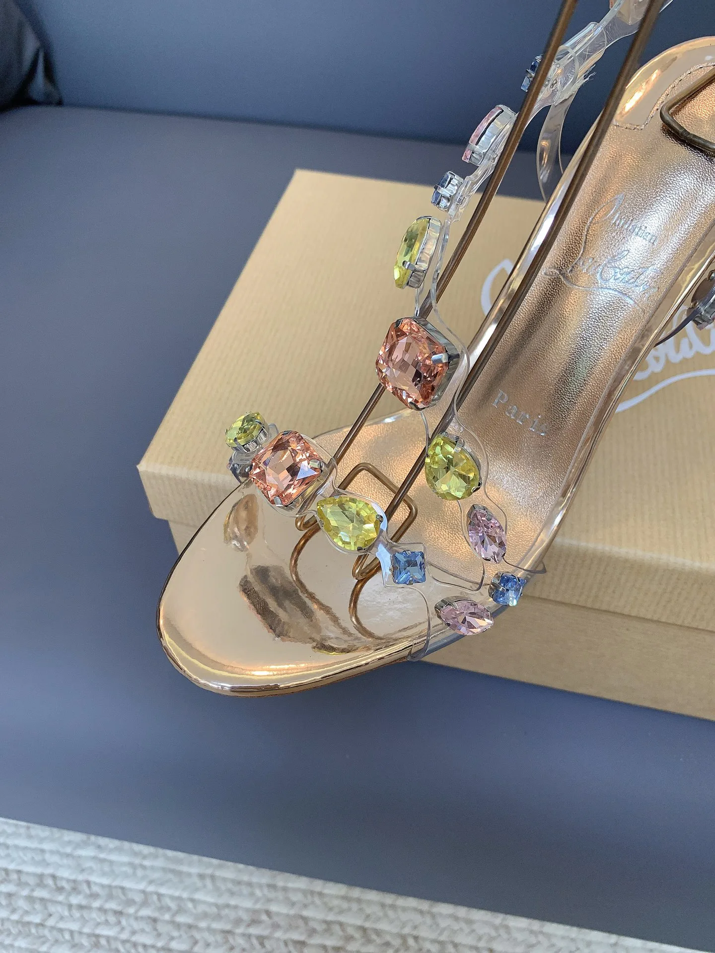 Босоножки Женские Christian Louboutin 17656589