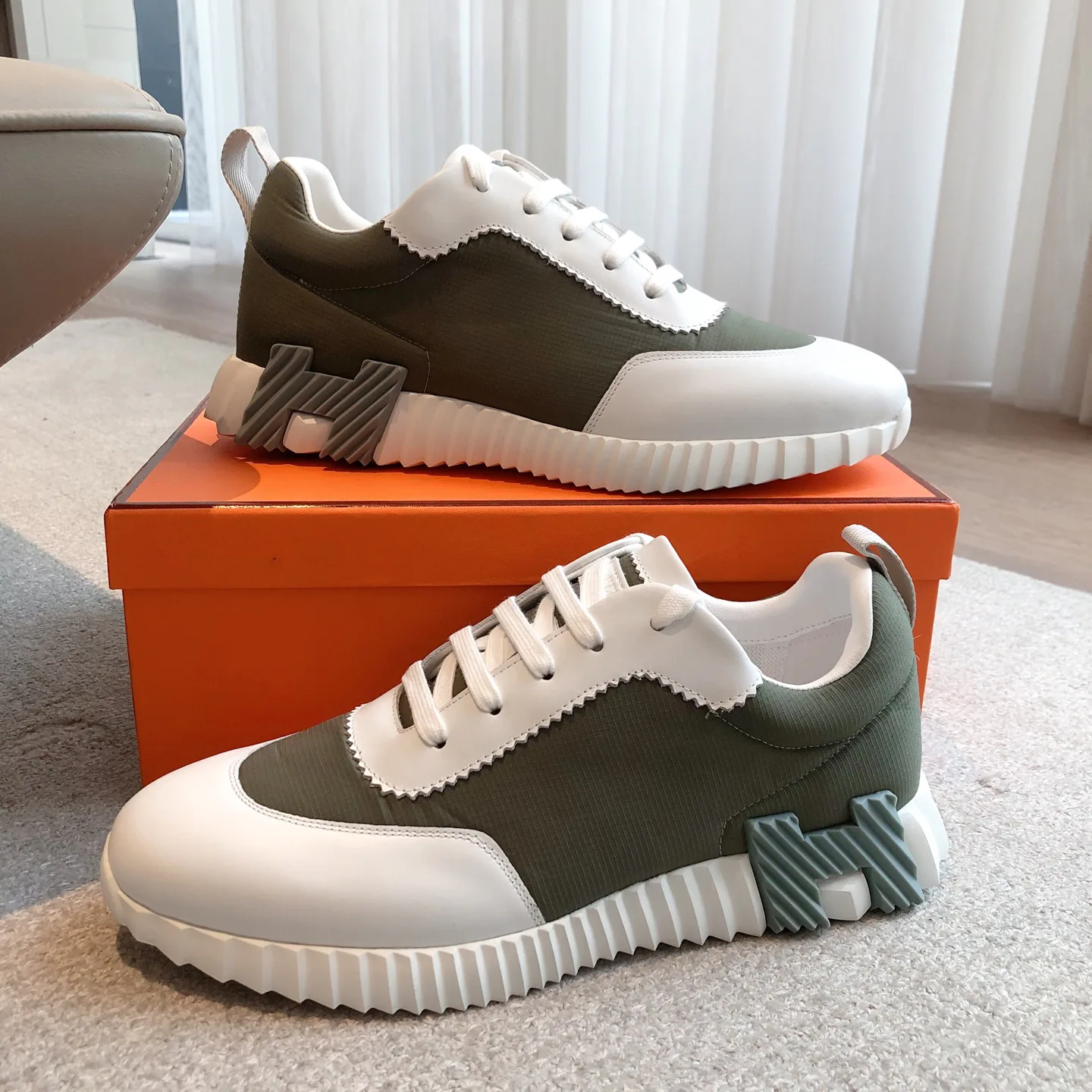 Кроссовки Женские Hermes 18729721