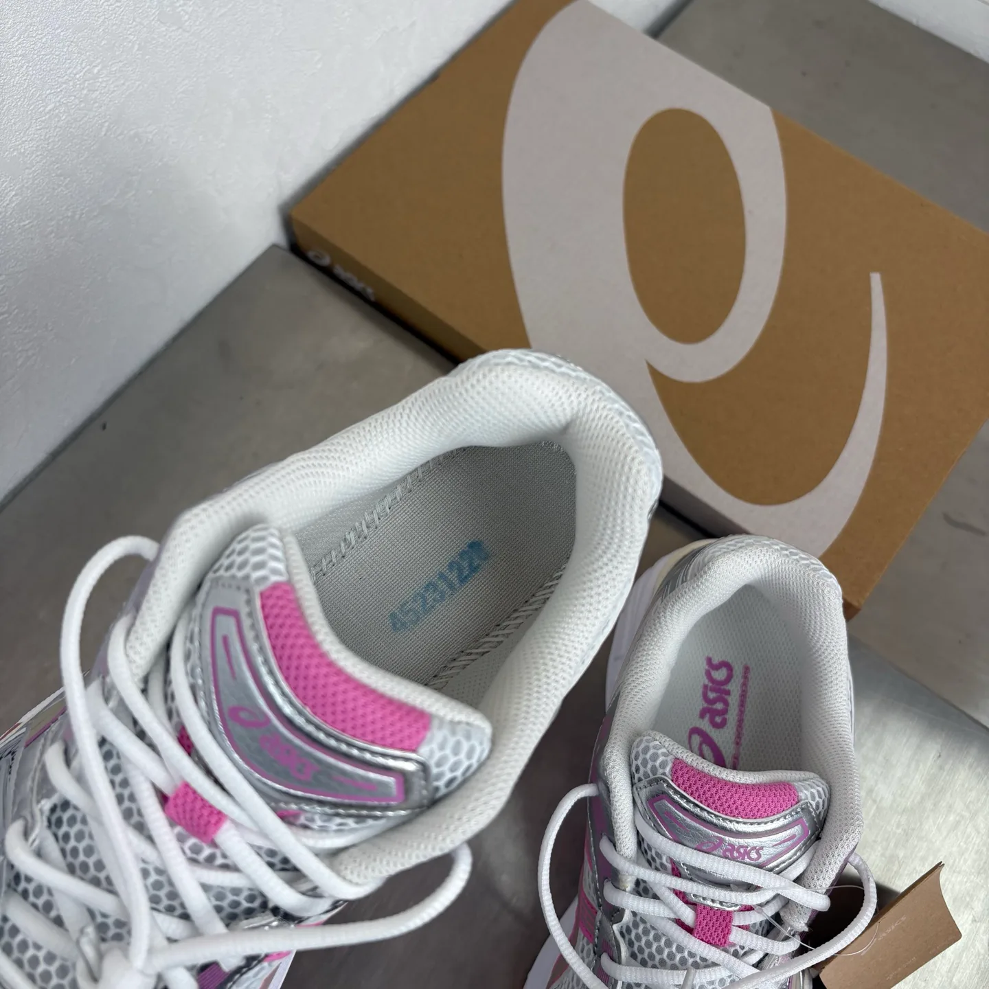 Кроссовки Женские Asics 18744164