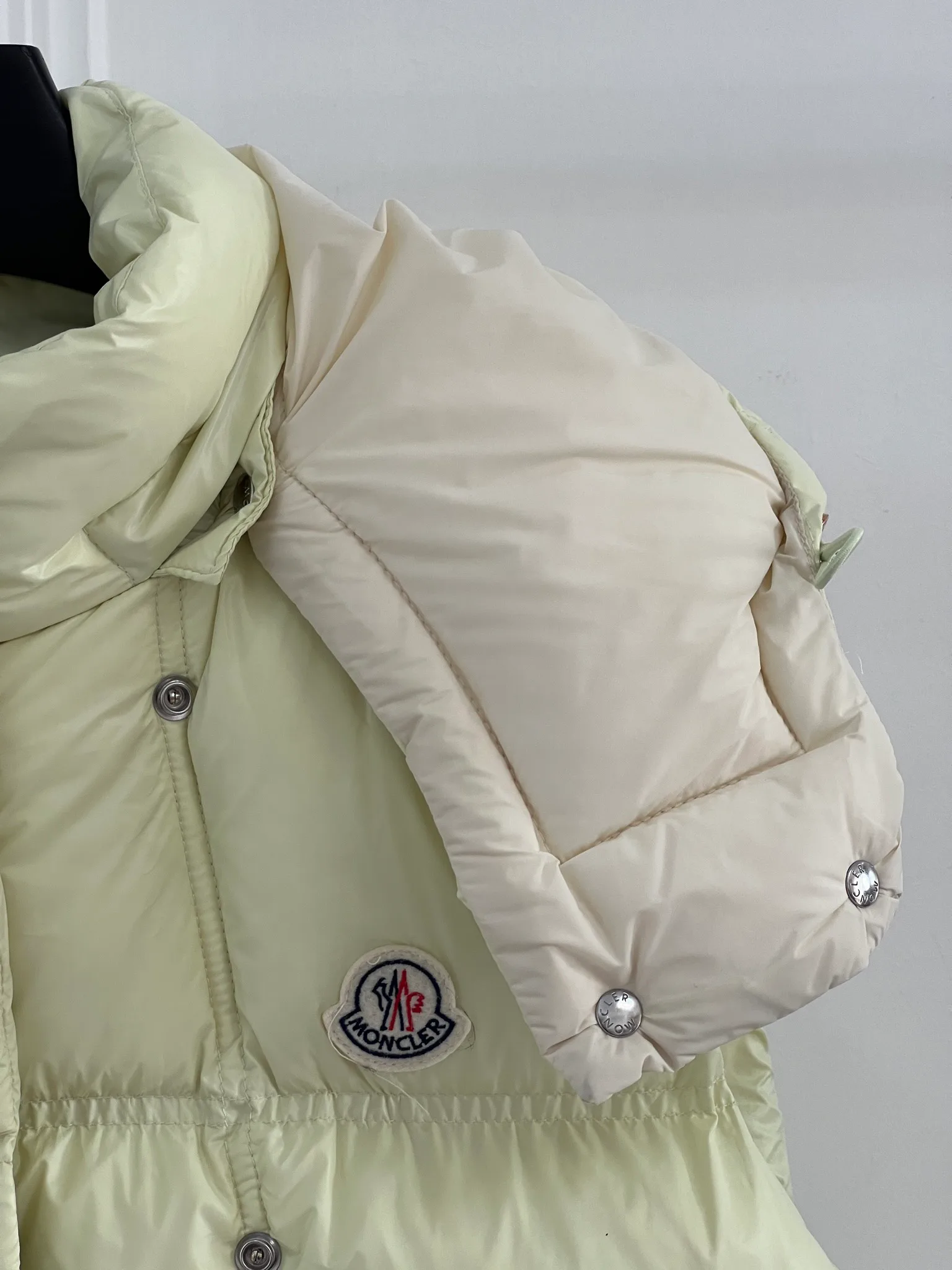 Жилеты Женские Moncler 18416171