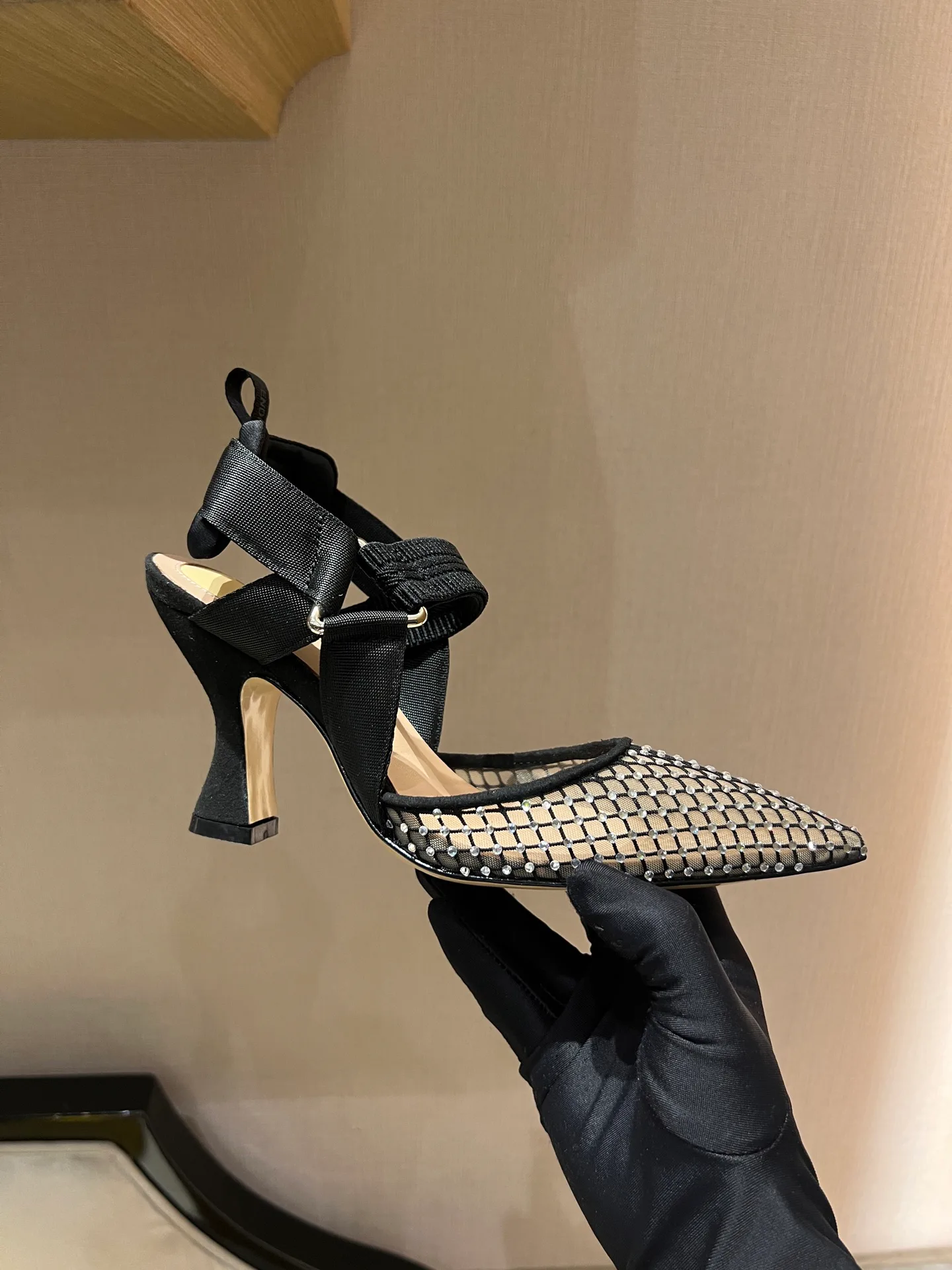 Босоножки Женские Fendi 19352421